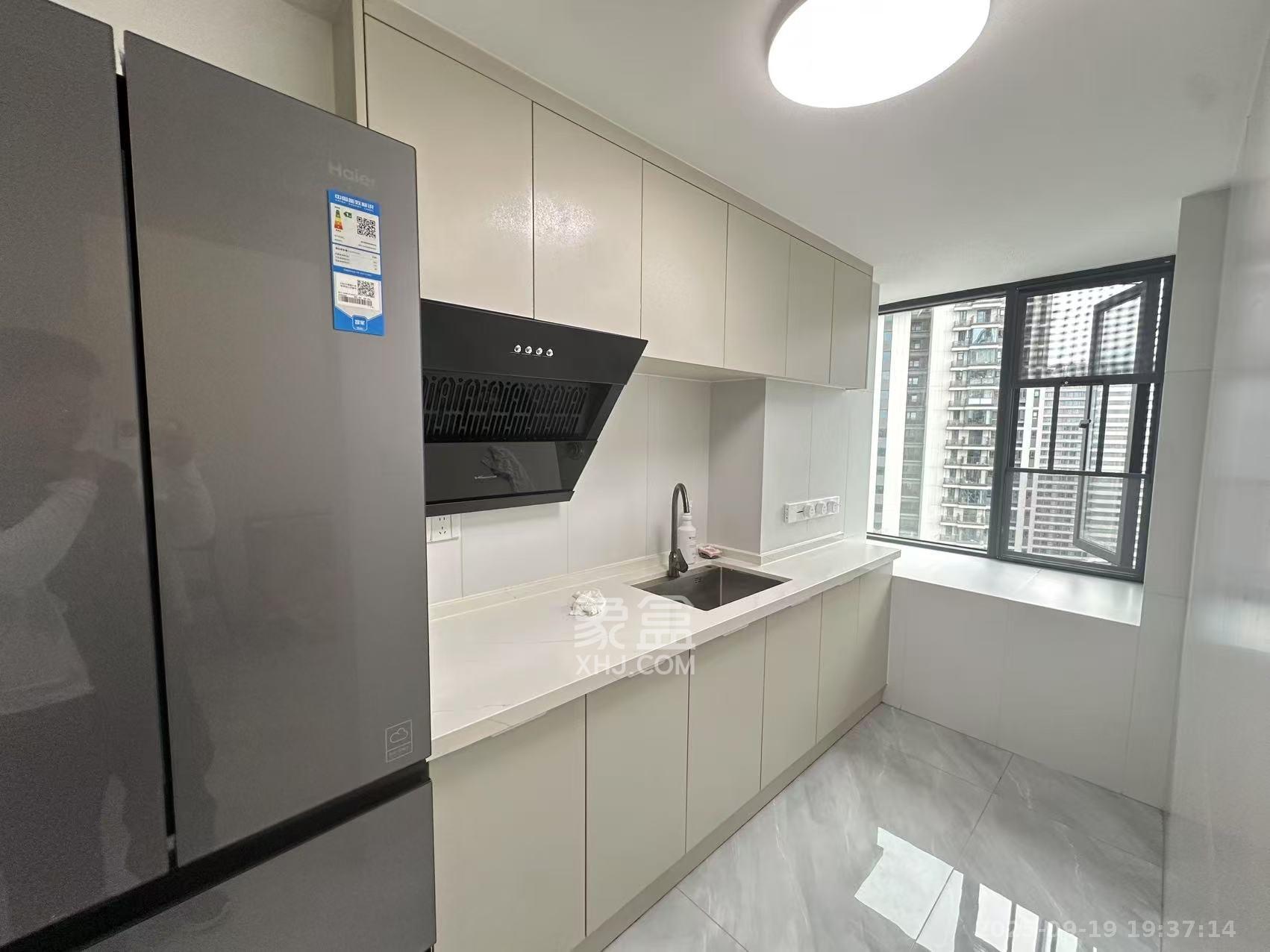 保利中环广场(保利中悦苑) 1室1厅1卫 2300.0元/月 保利中环广场(保利中悦苑) 1室1厅1卫 2300.0元/月室内图