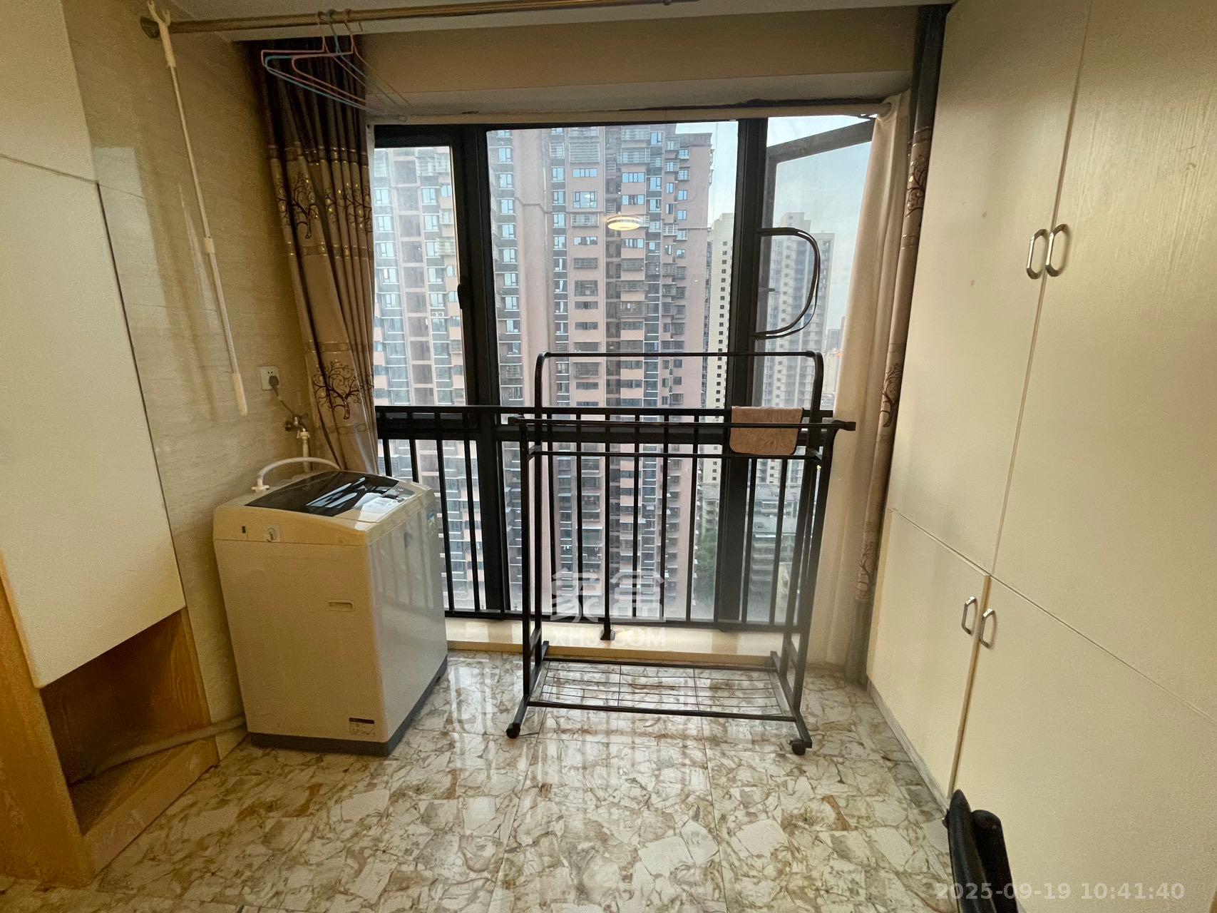 佳兴国际汇 1室1厅1卫 1300.0元/月 佳兴国际汇 1室1厅1卫 1300.0元/月室内图