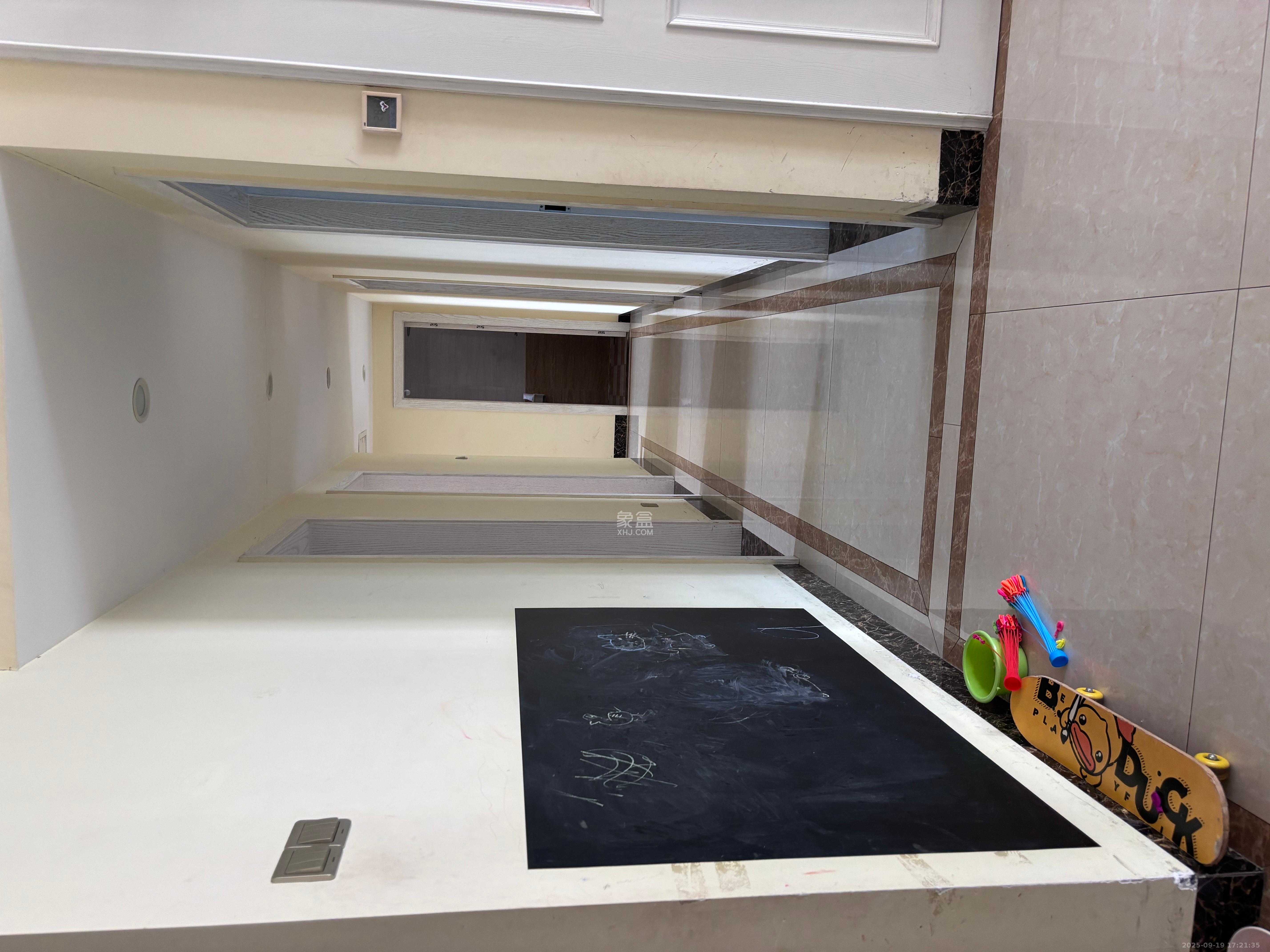 芙佳花园  4室2厅2卫    2500.0元/月室内图