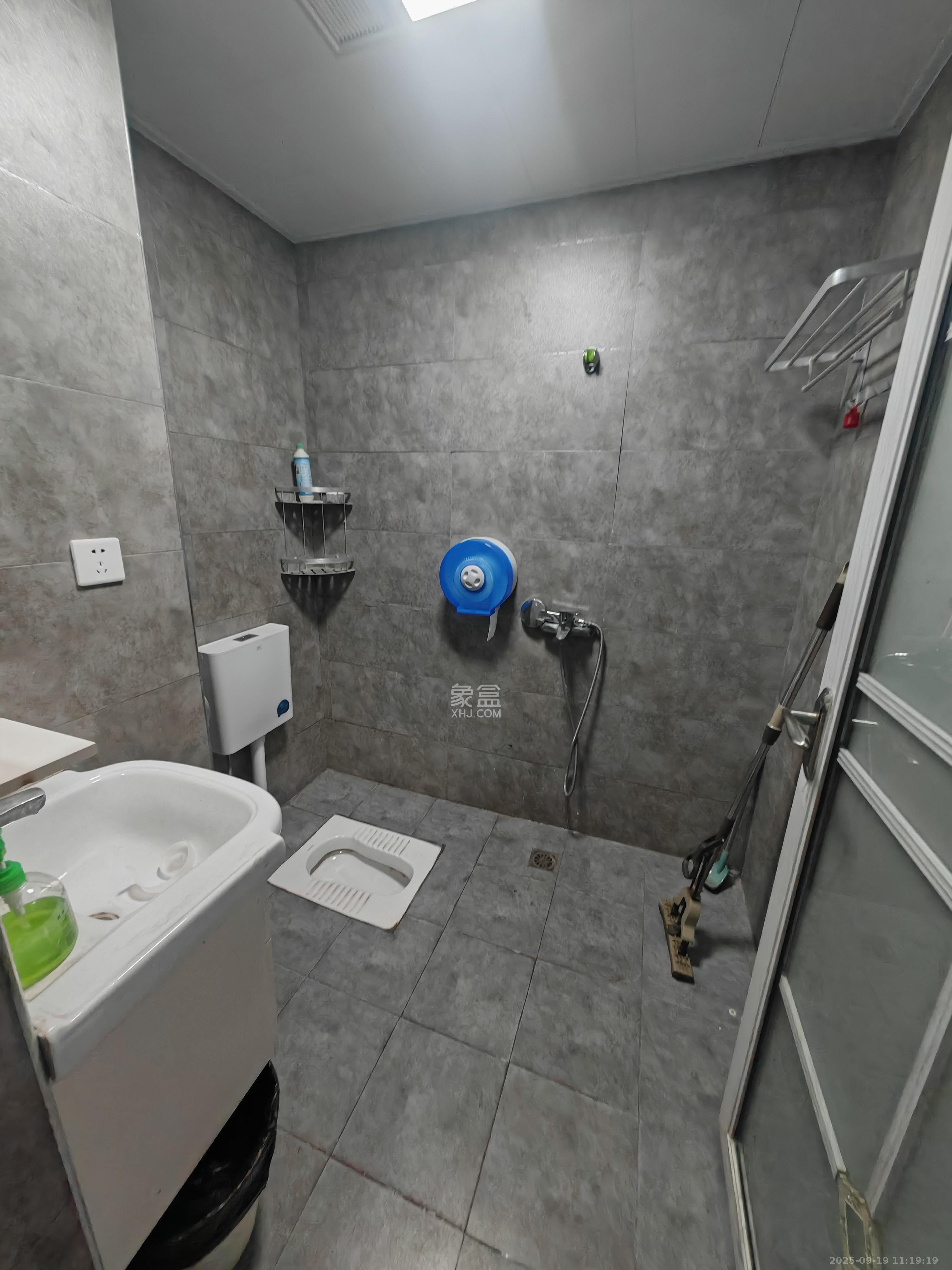 长房八方里（长房公园里）   66.0㎡      2000.0元/月室内图