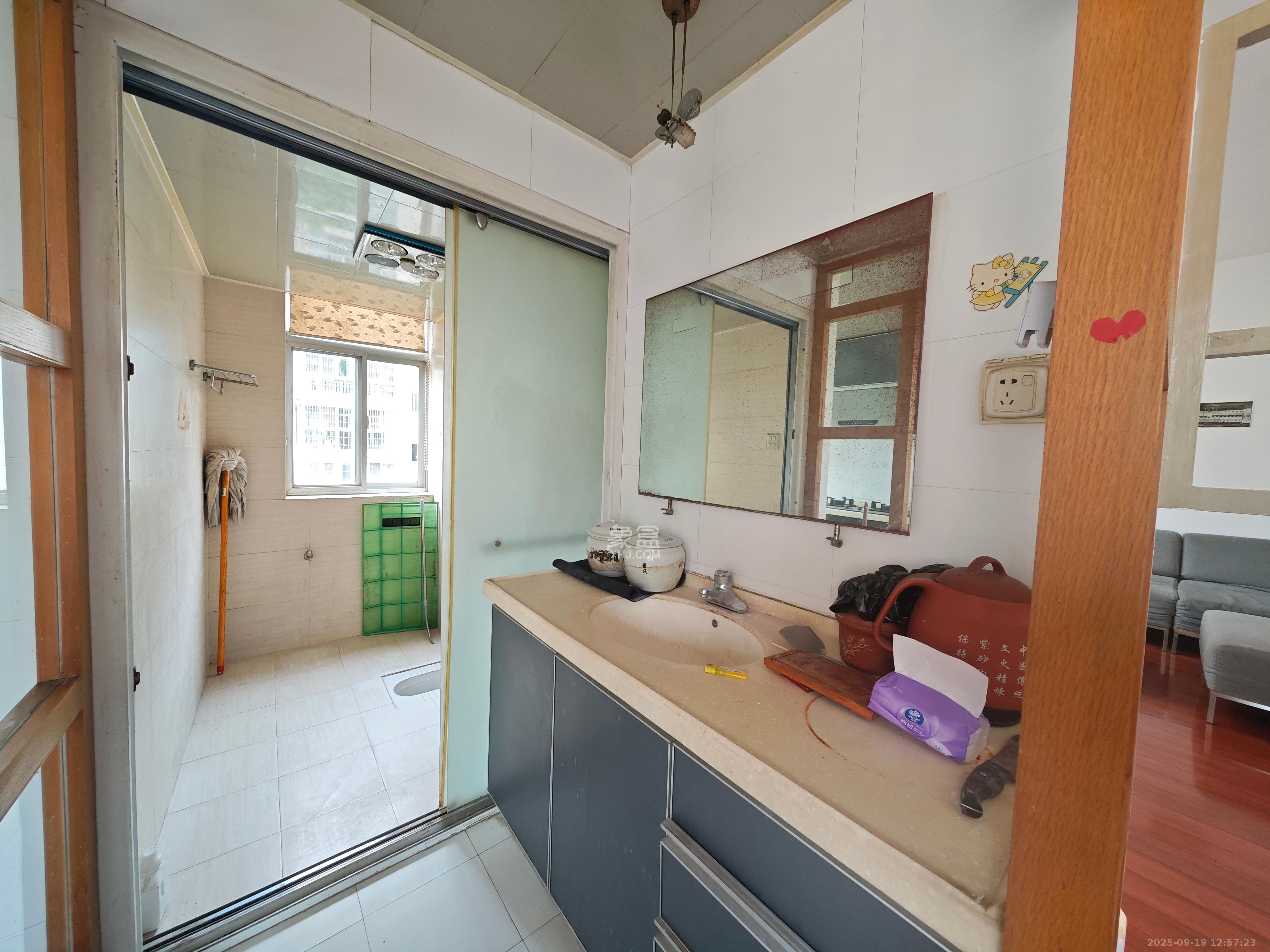 华银园  3室2厅2卫    2500.0元/月室内图