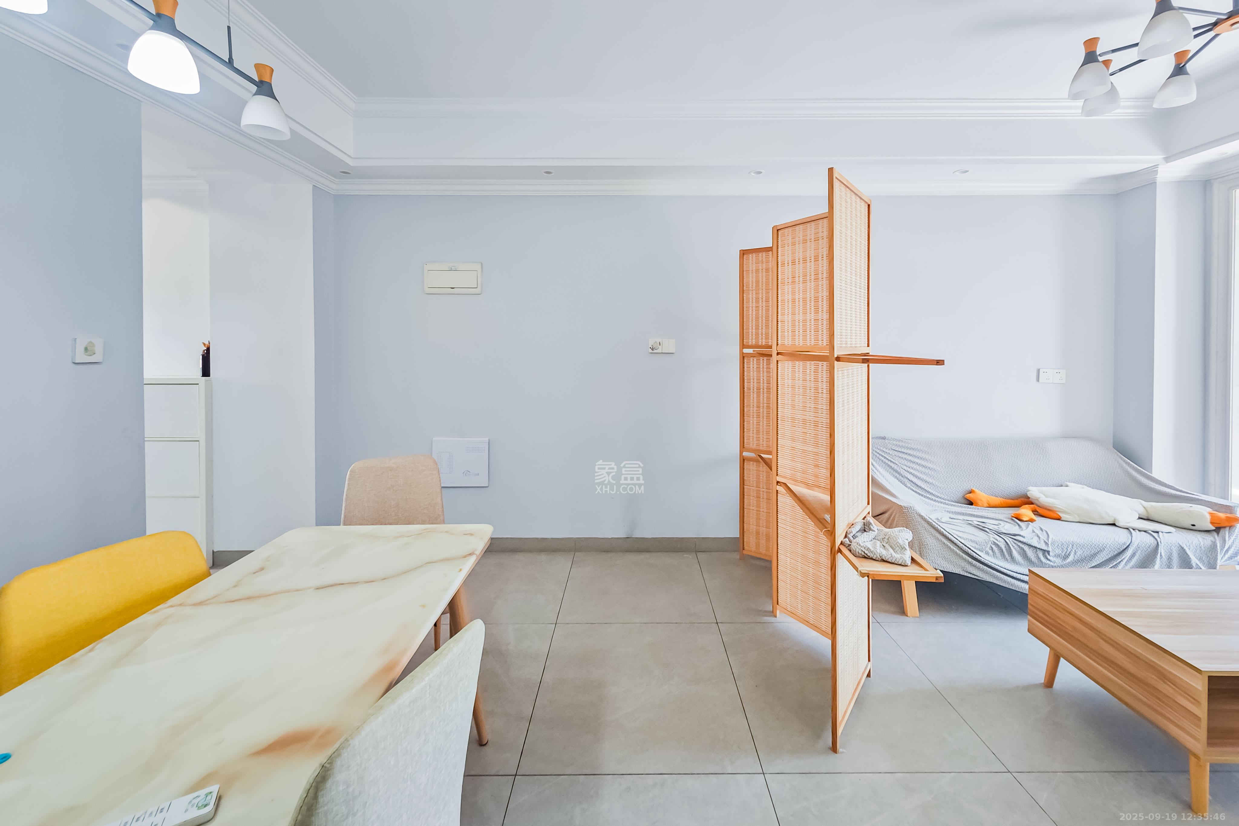 金轮星光名座  2室2厅1卫    53.8万客厅