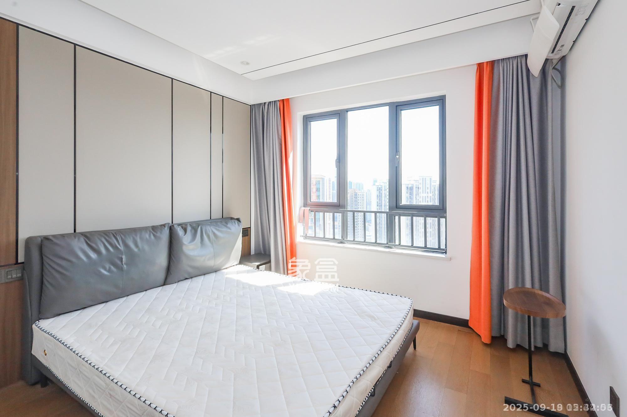 卓越中寰 3室2厅2卫 4600.0元/月 卓越中寰 3室2厅2卫 4600.0元/月室内图