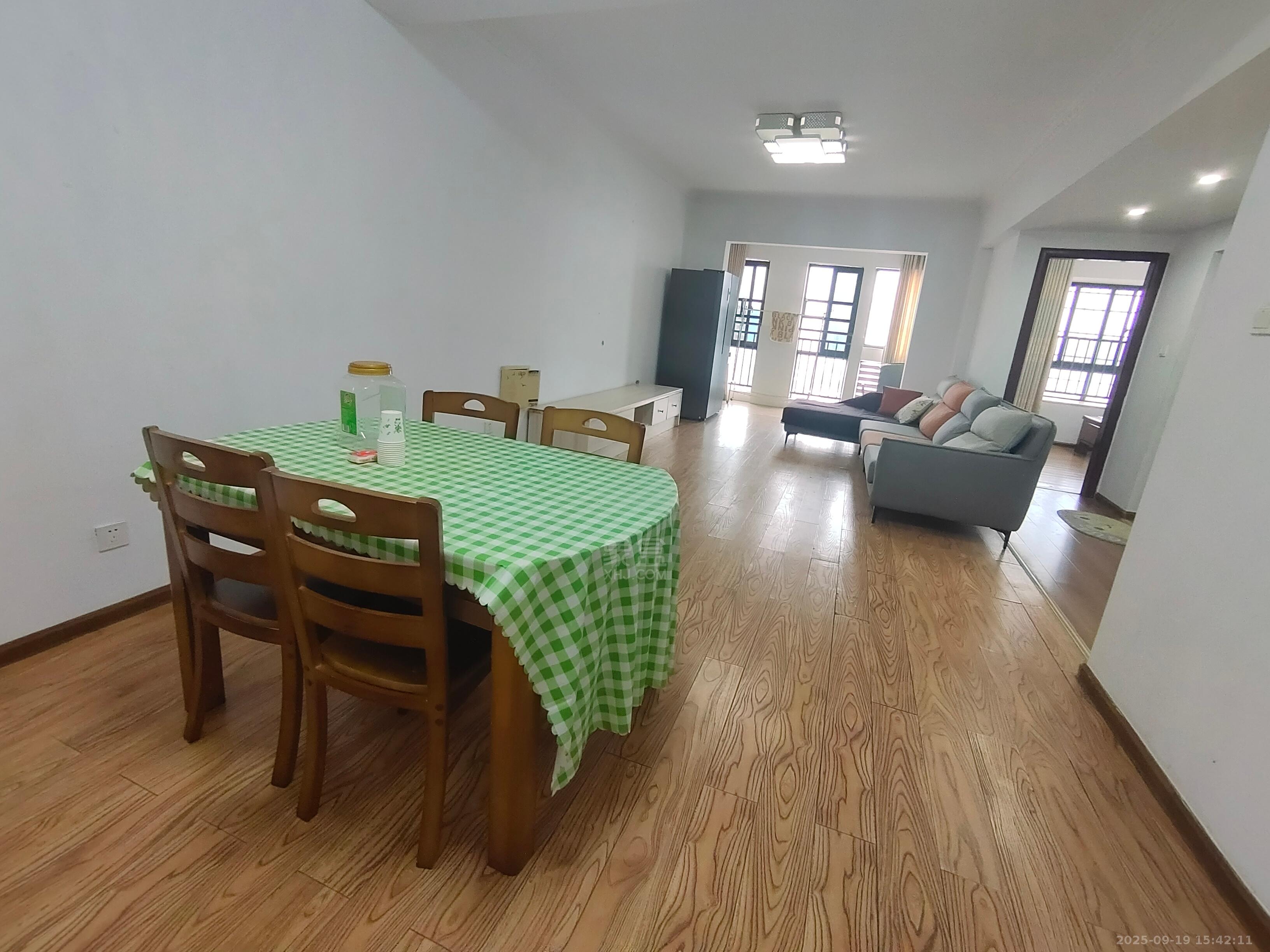 文化园三期 2室2厅1卫 1500.0元/月 文化园三期 2室2厅1卫 1500.0元/月室内图