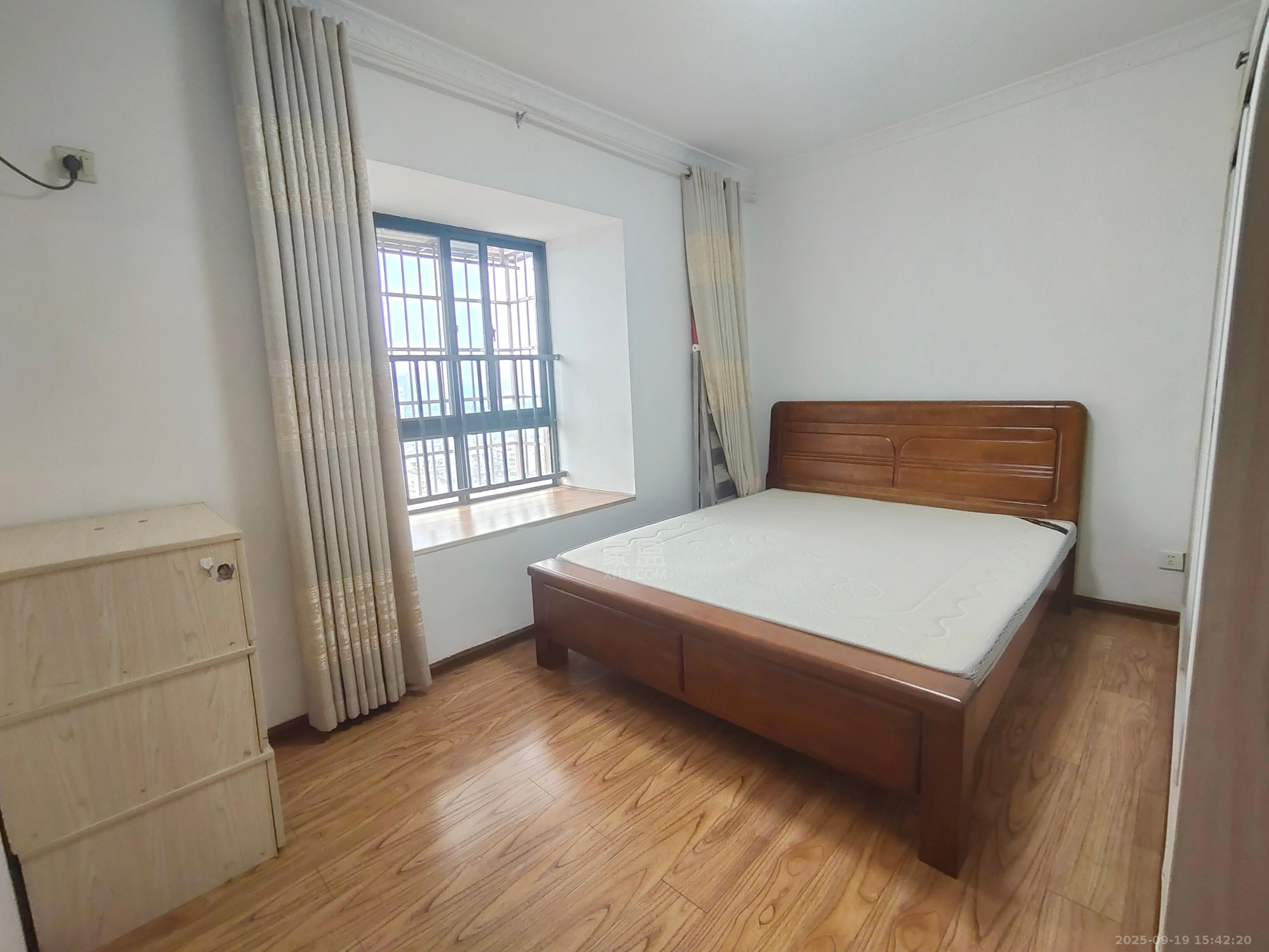 文化园三期 2室2厅1卫 1500.0元/月 文化园三期 2室2厅1卫 1500.0元/月室内图