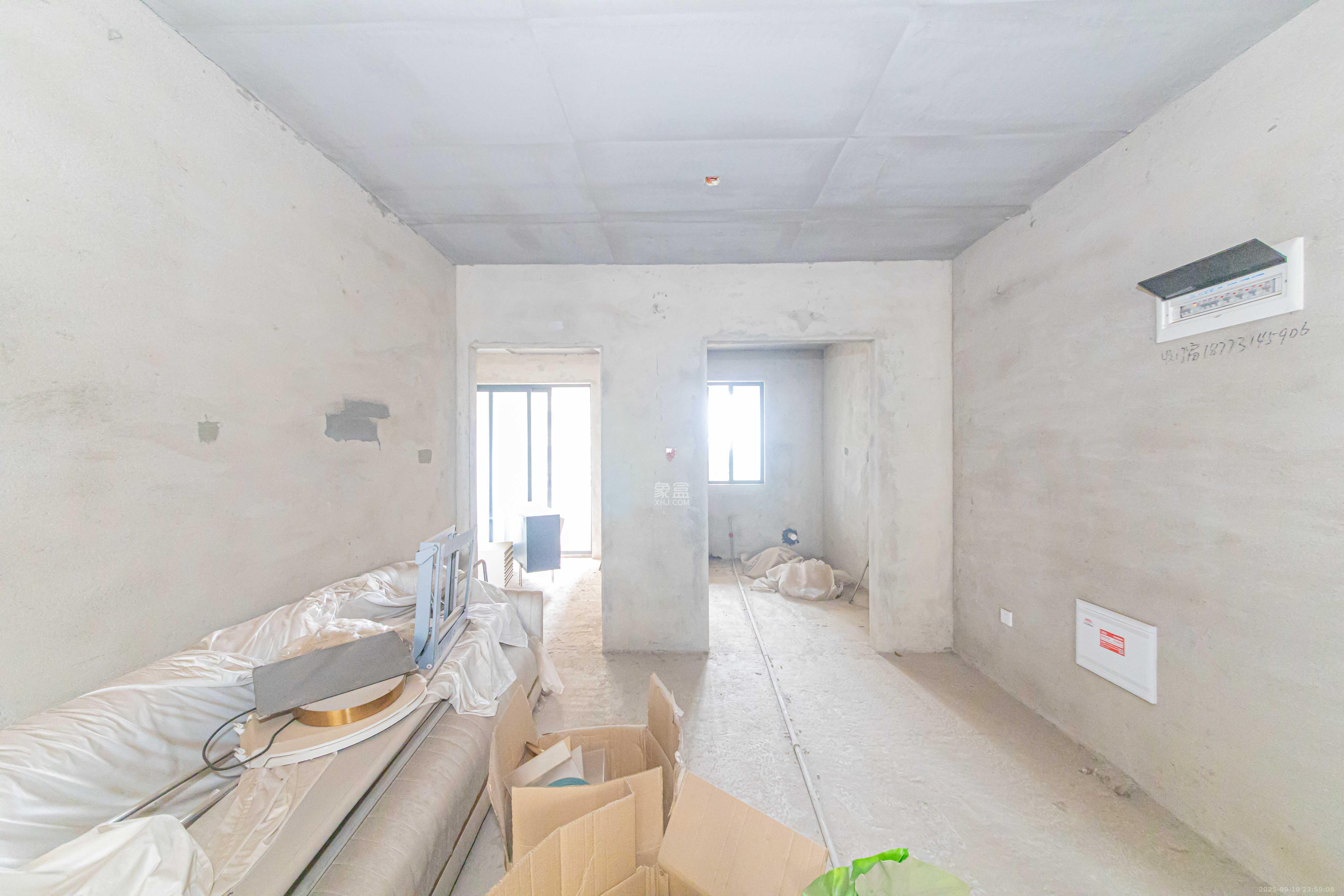 和泓融成府  4室2厅2卫    85.0万客厅