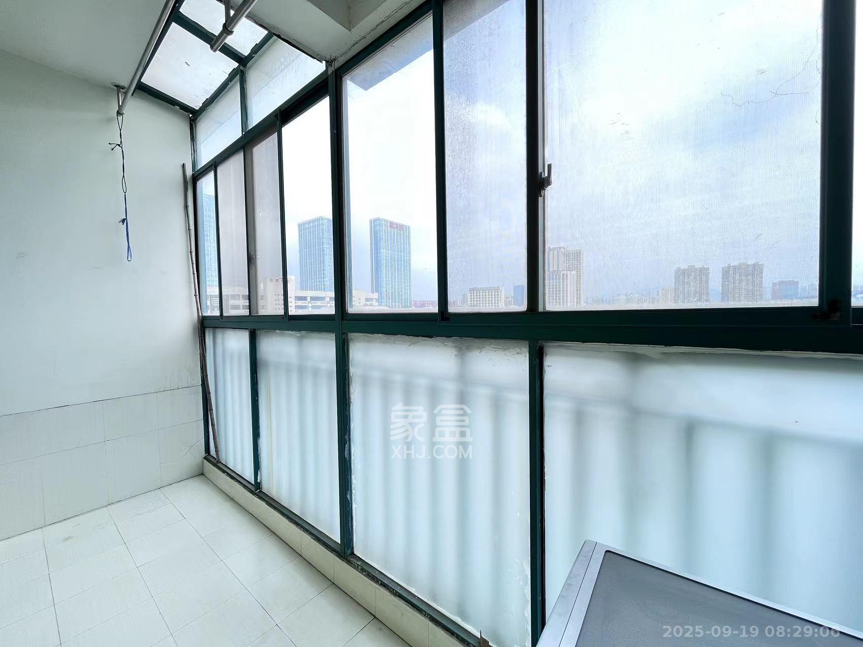 望兴景园一期 3室2厅2卫 2700.0元/月 望兴景园一期 3室2厅2卫 2700.0元/月室内图