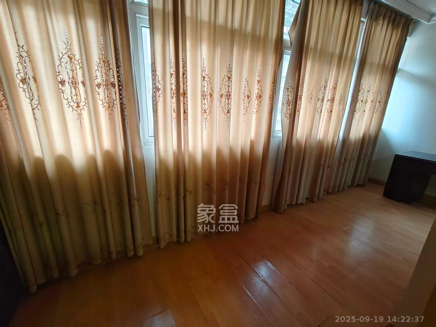 长沙理工大学侯家塘校区教职工宿舍  3室2厅1卫    2500.0元/月室内图