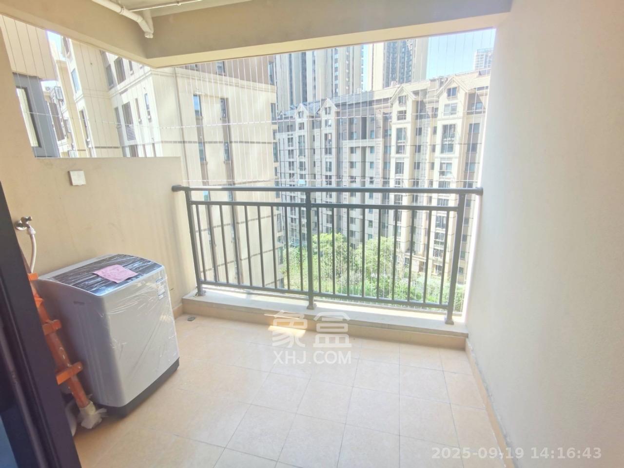 万科魅力之城观澜里 3室2厅2卫 2700.0元/月 万科魅力之城观澜里 3室2厅2卫 2700.0元/月室内图