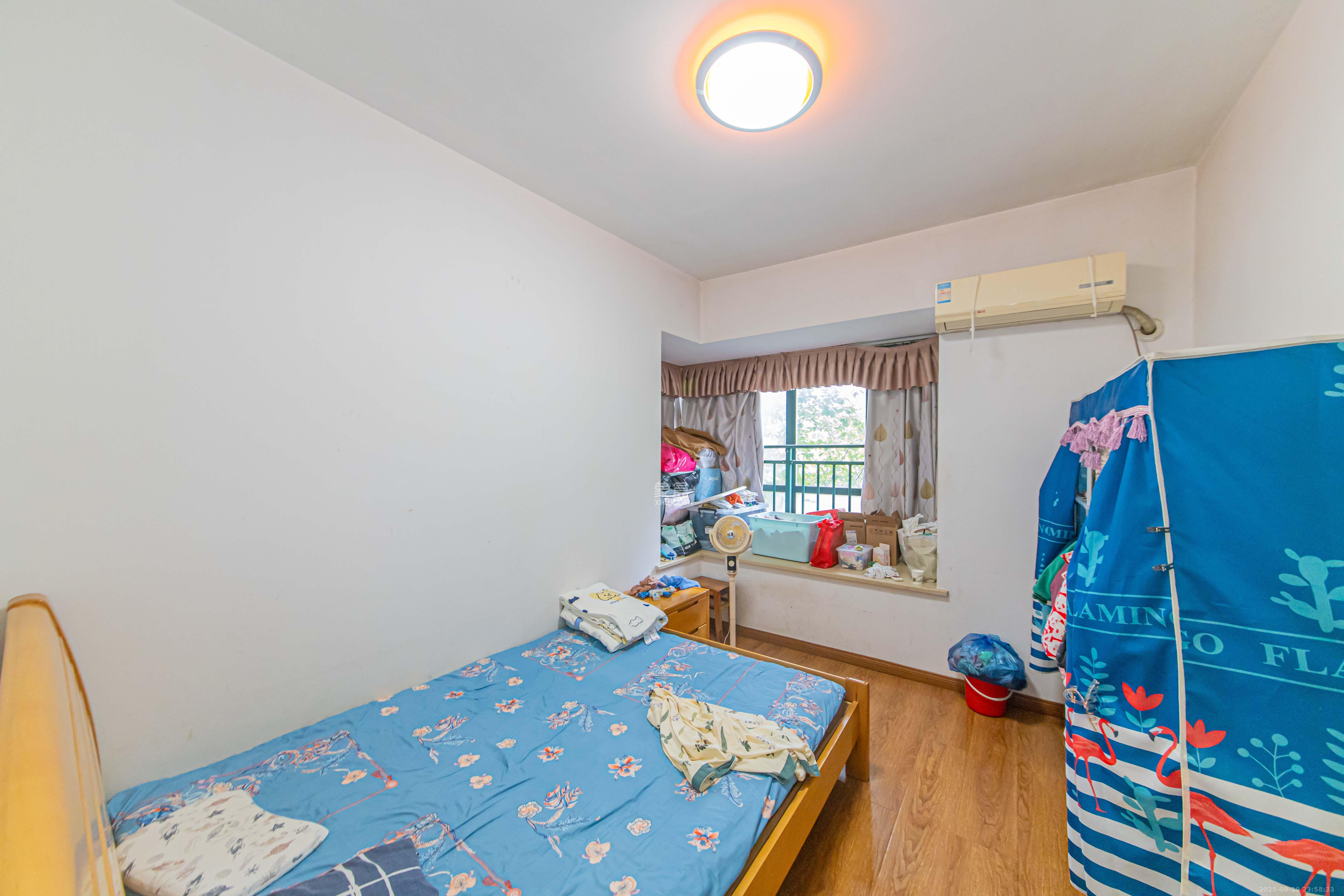 华电湘苑  3室2厅2卫    125.0万卧室