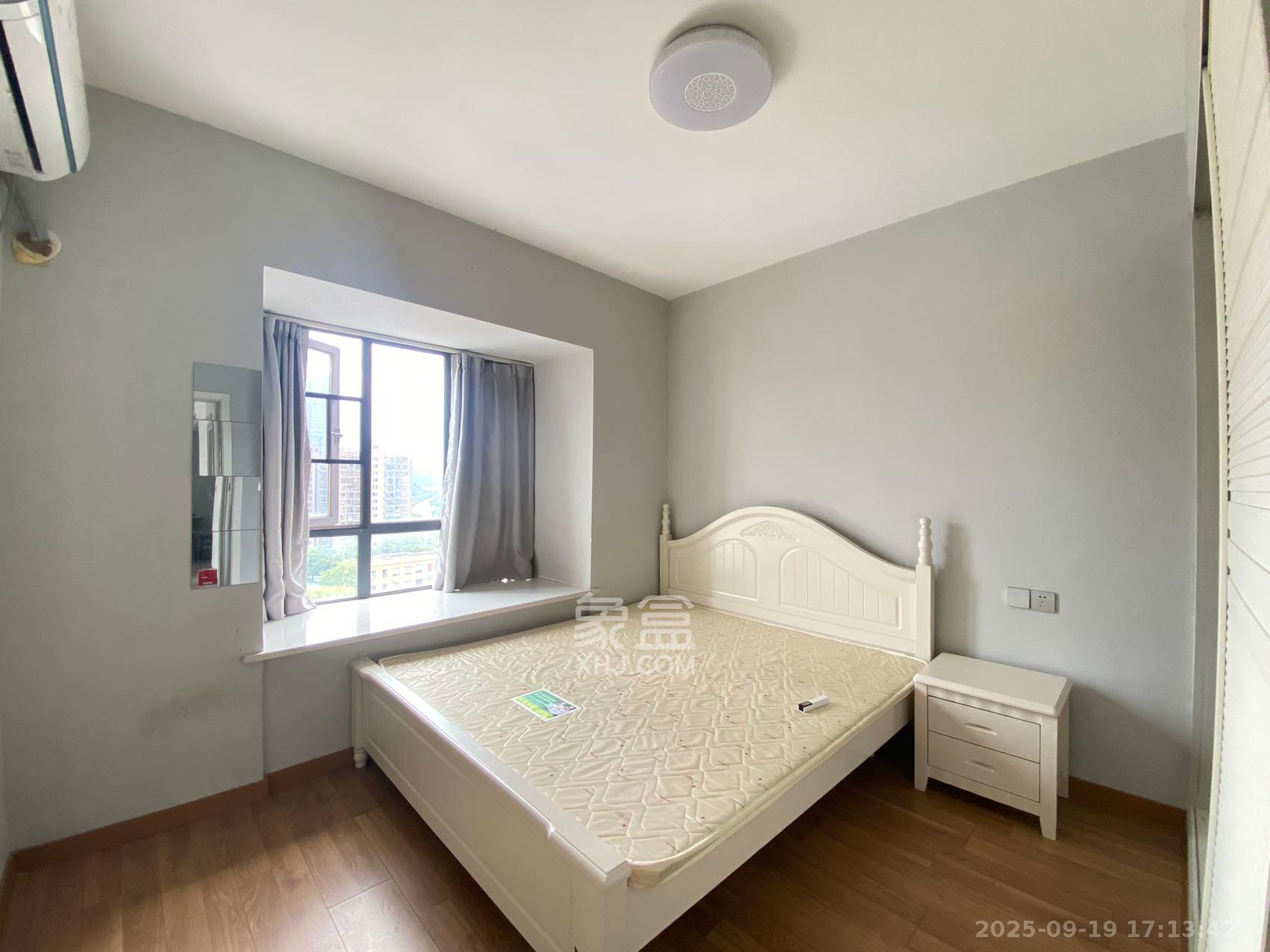 西子湖畔沃府  3室2厅1卫    3300.0元/月室内图