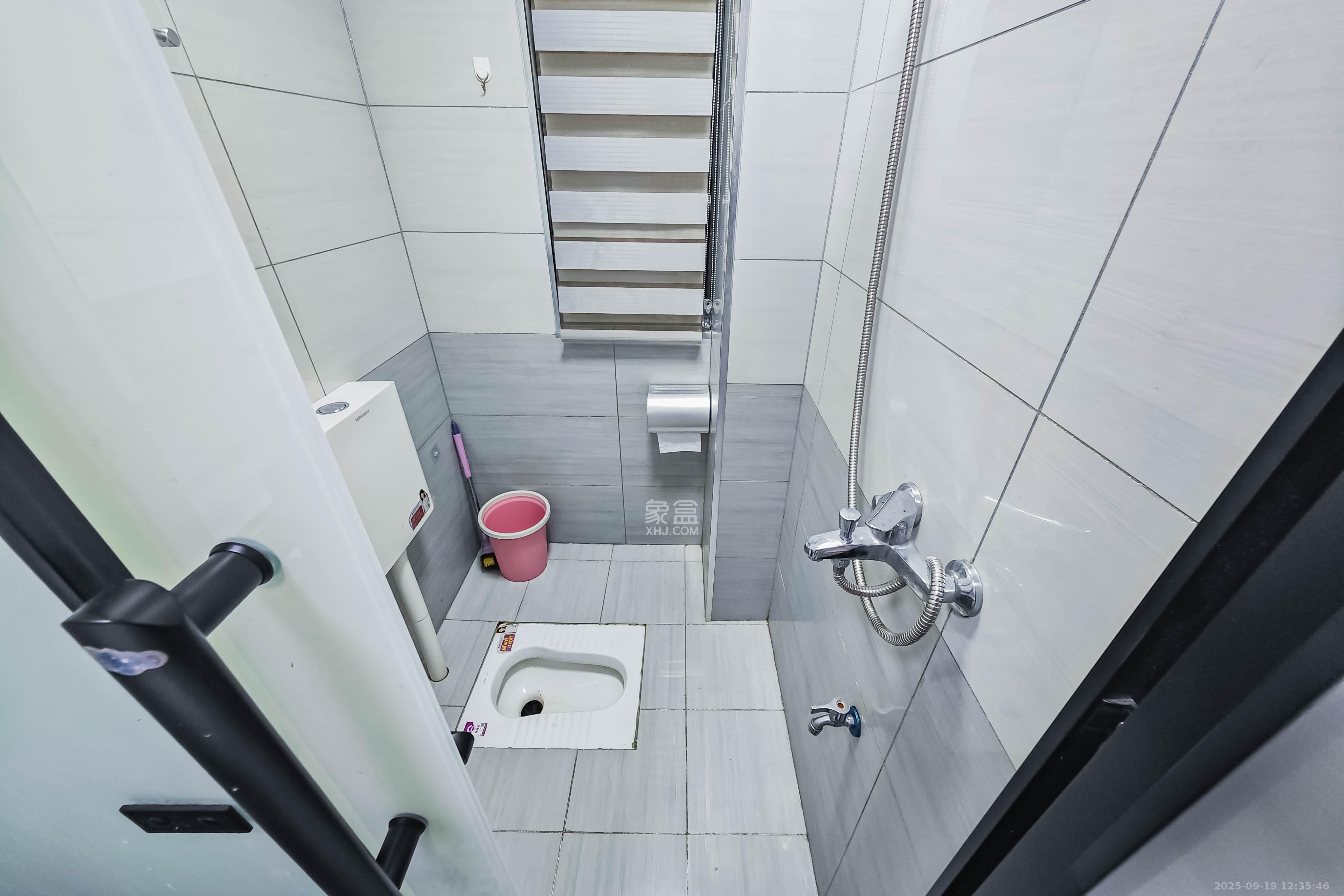 金轮星光名座  2室2厅1卫    53.8万卫生间