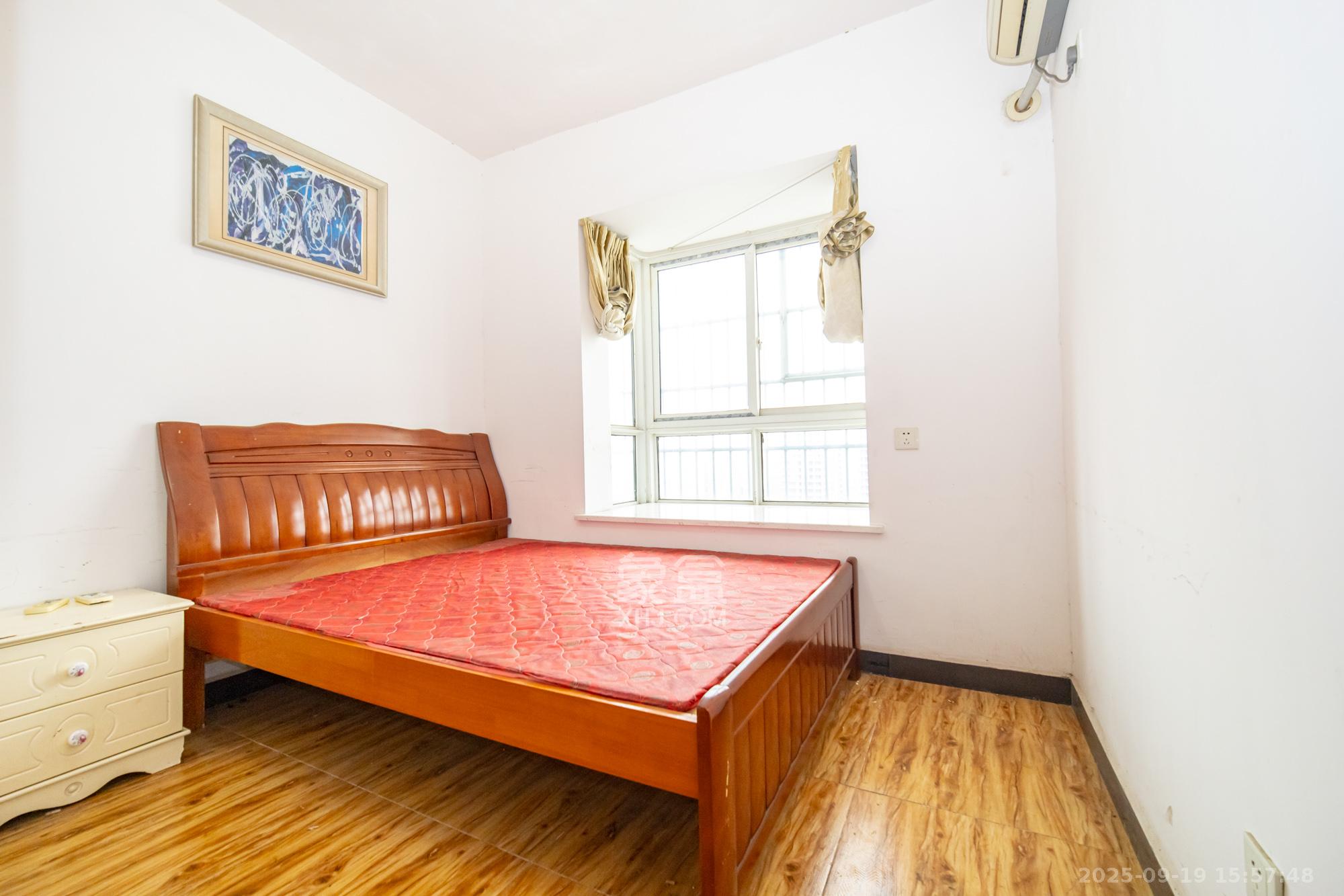 时代星城 3室2厅2卫 68.8万 时代星城 3室2厅2卫 68.8万卧室