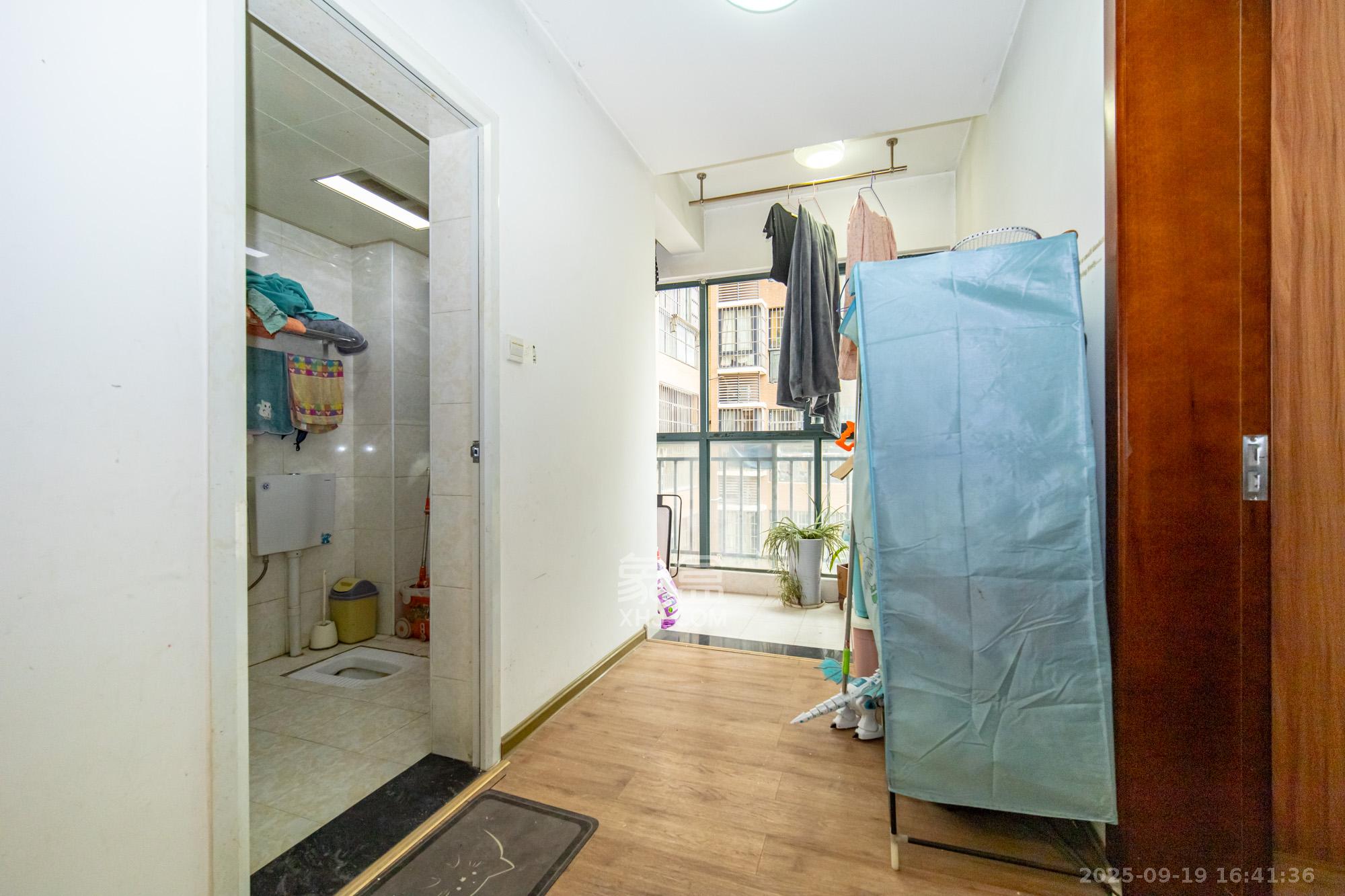 楚天世纪城东苑  2室2厅1卫    43.8万阳台