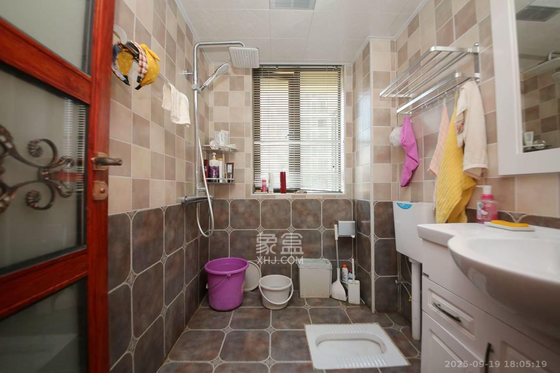 卓越蔚蓝城邦  3室2厅2卫    2600.0元/月室内图