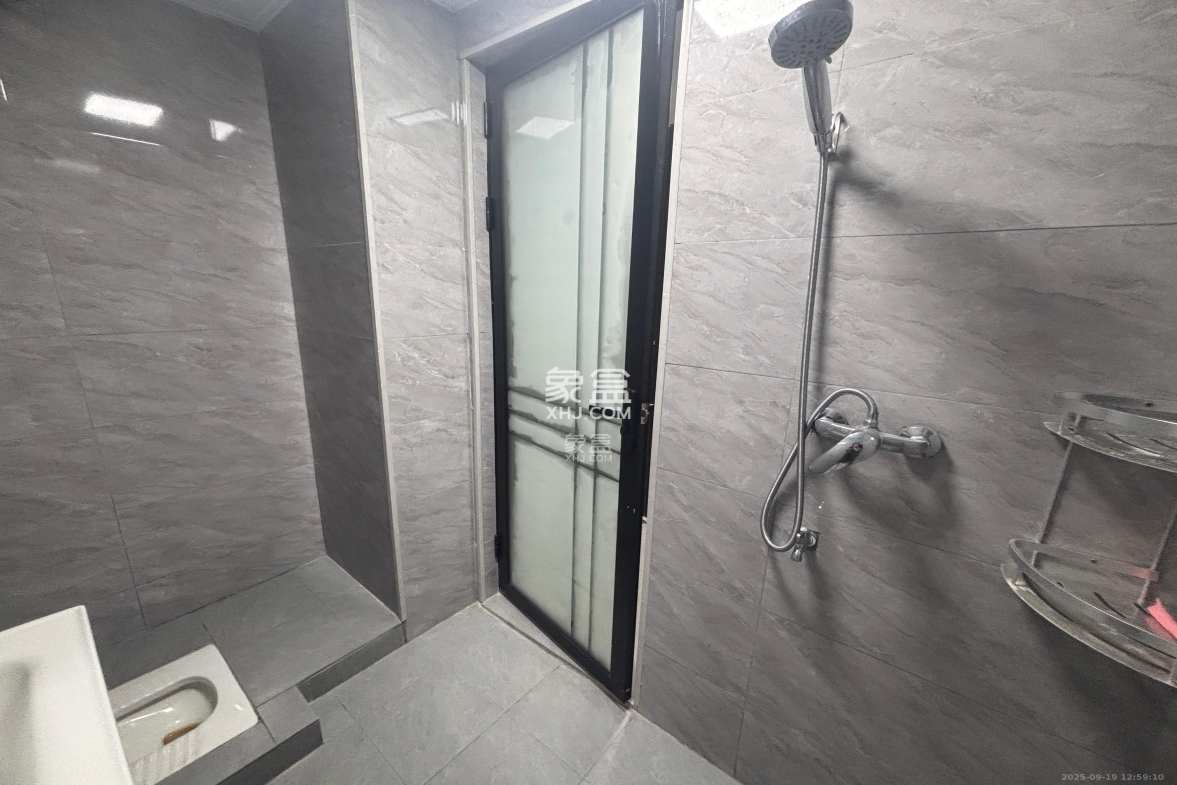 中海珑悦府 1室1厅1卫 1200.00元/月 中海珑悦府 1室1厅1卫 1200.00元/月室内图