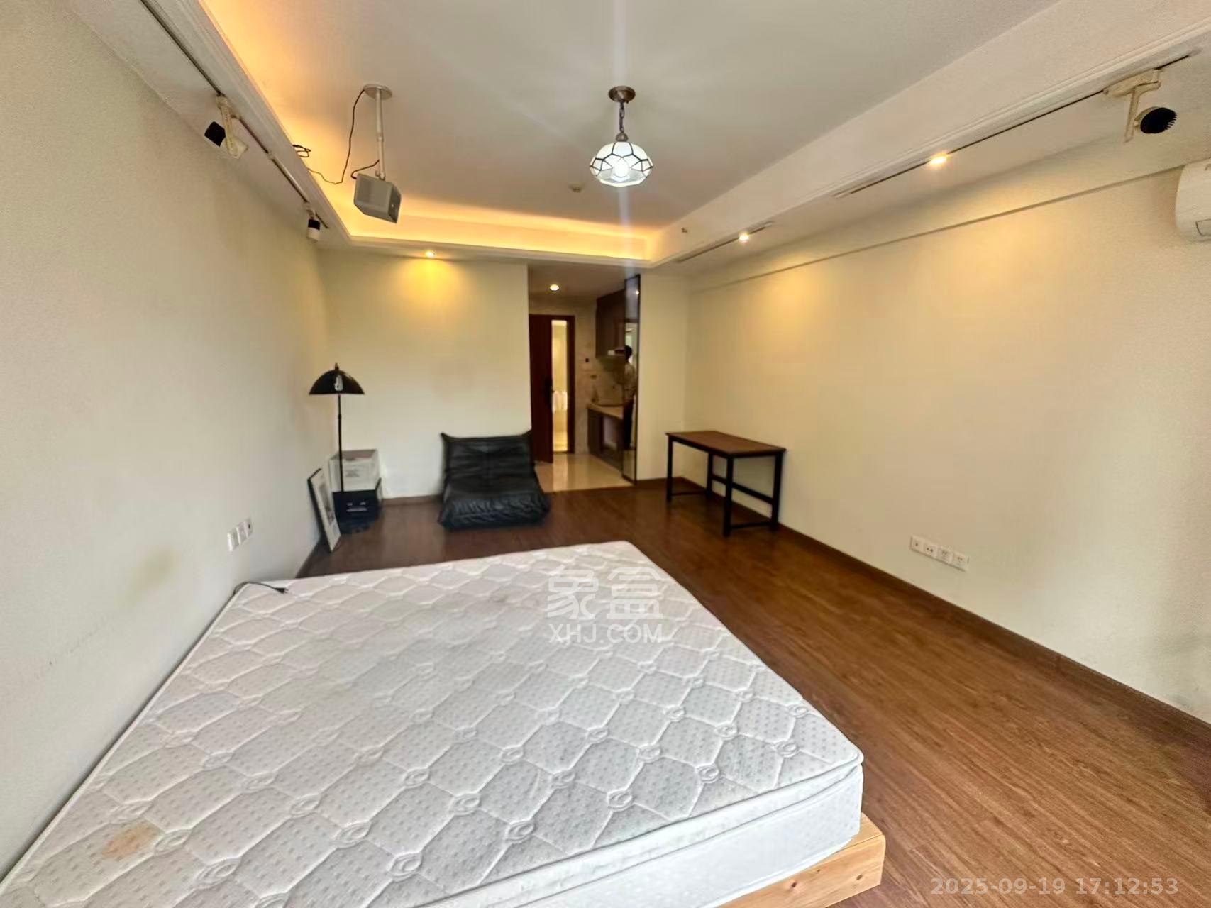 德思勤城市广场（宝格丽公寓）  1室1厅1卫    1600.0元/月