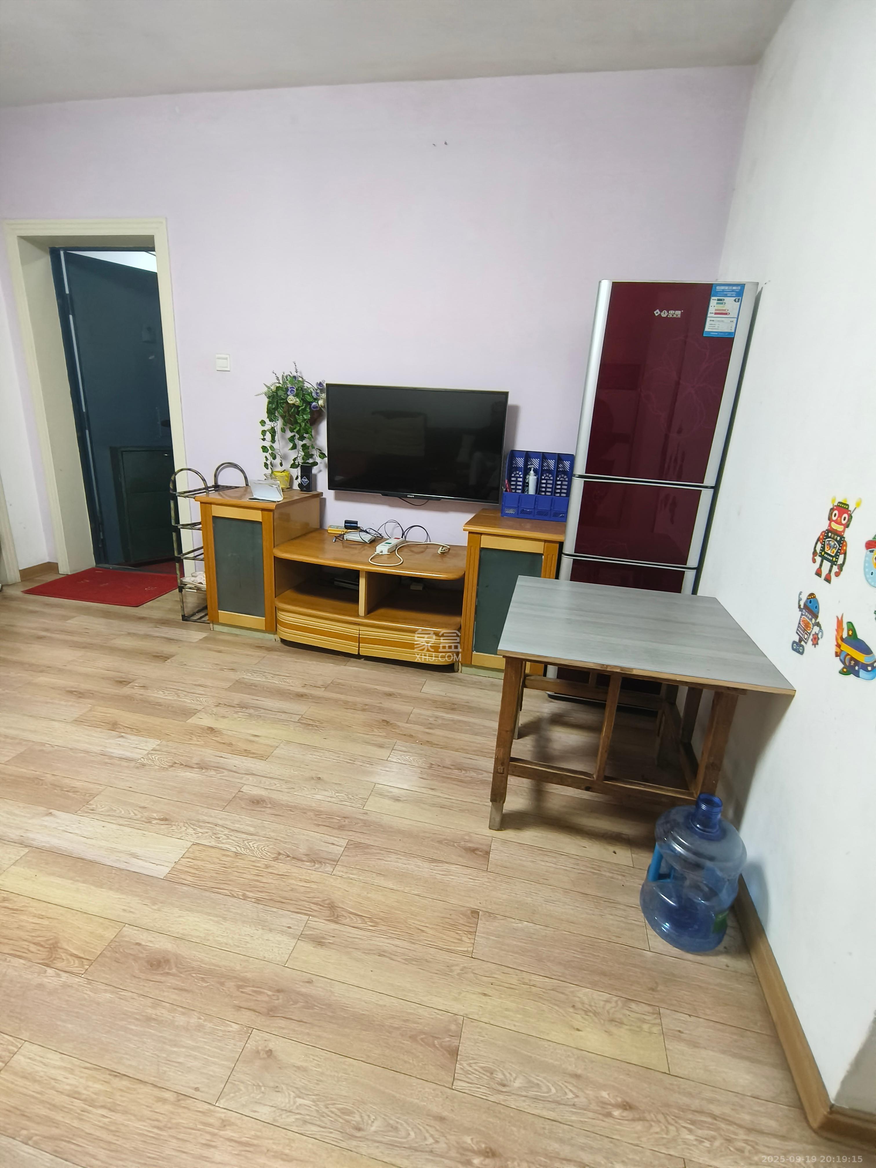 金帆小区 2室2厅1卫 1600.0元/月 金帆小区 2室2厅1卫 1600.0元/月室内图