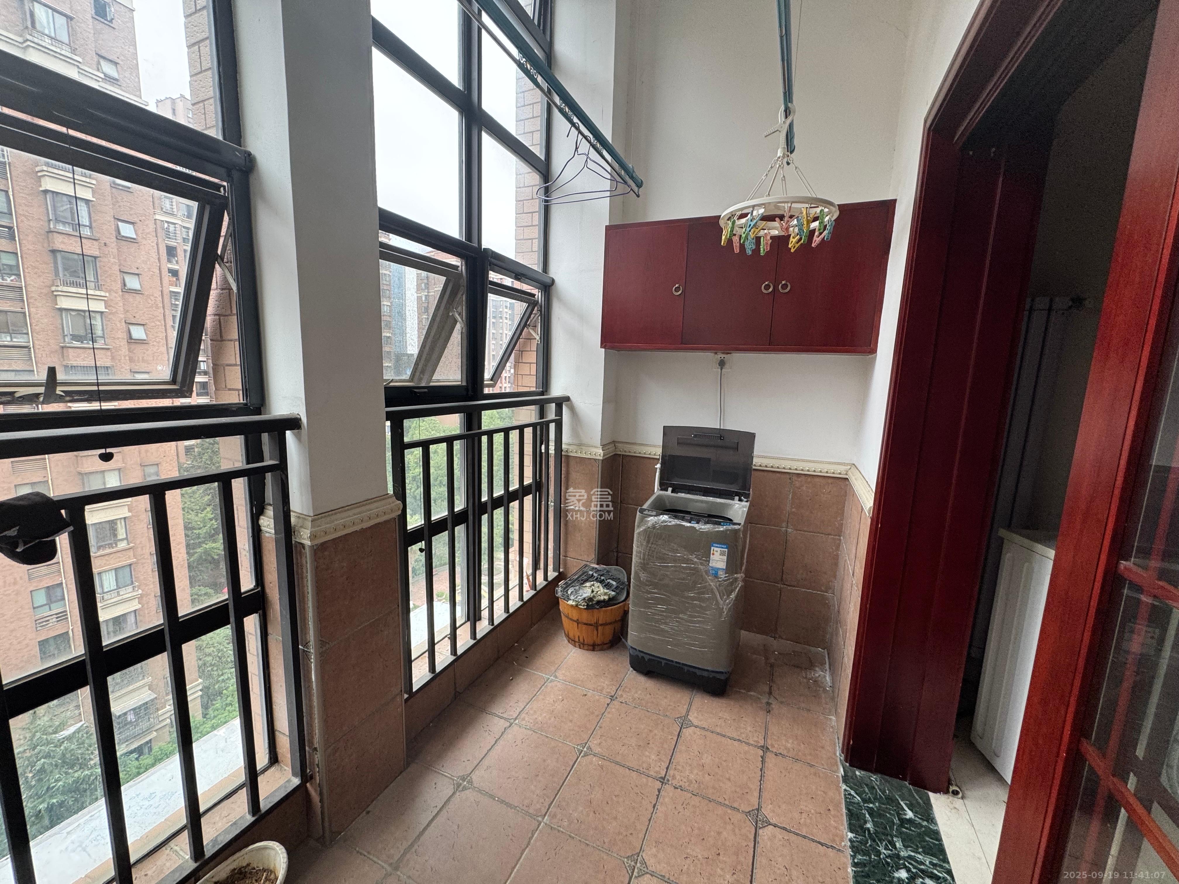 华润凤凰城一期 1室2厅2卫 2800.0元/月 华润凤凰城一期 1室2厅2卫 2800.0元/月室内图