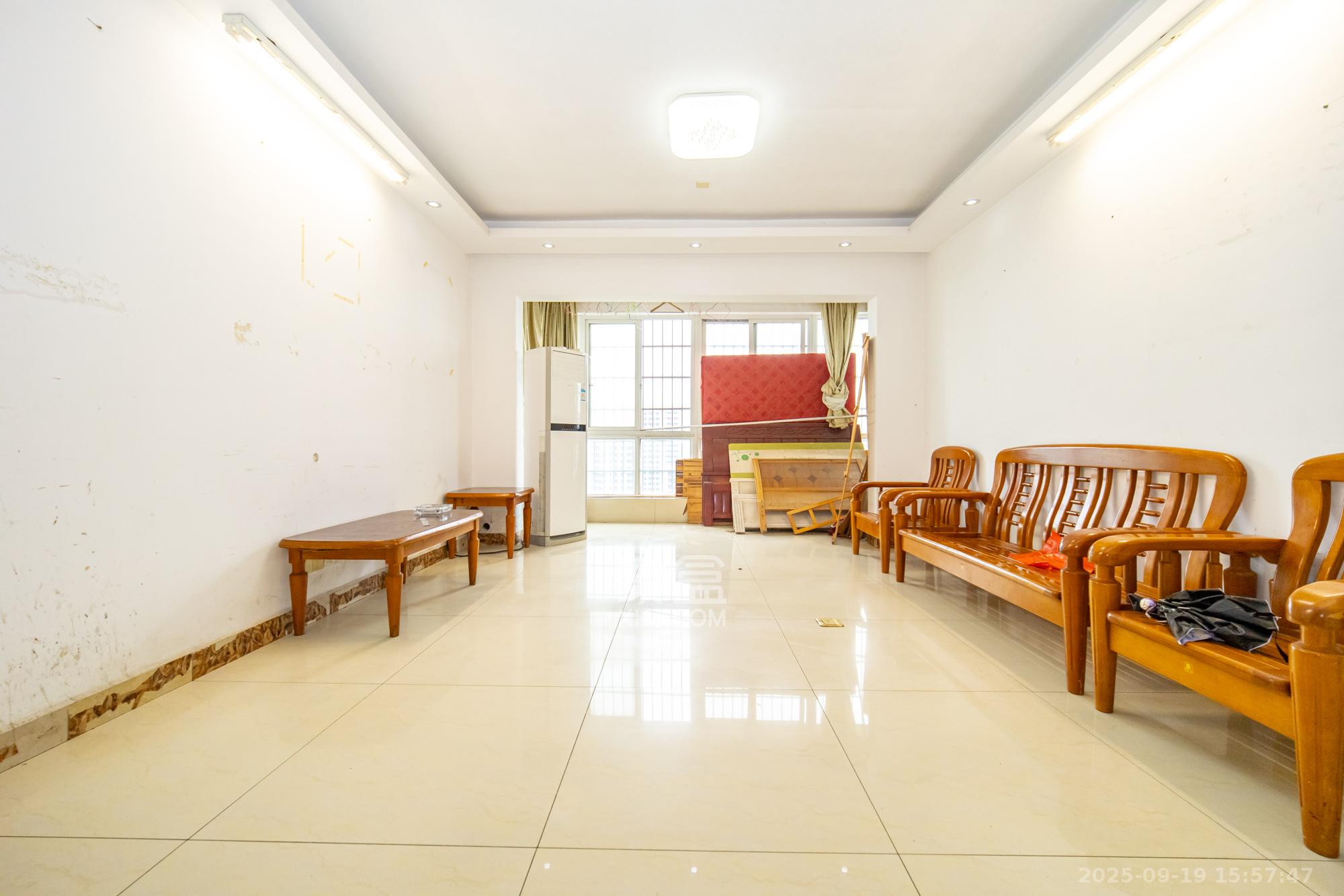 时代星城 3室2厅2卫 68.8万 时代星城 3室2厅2卫 68.8万客厅