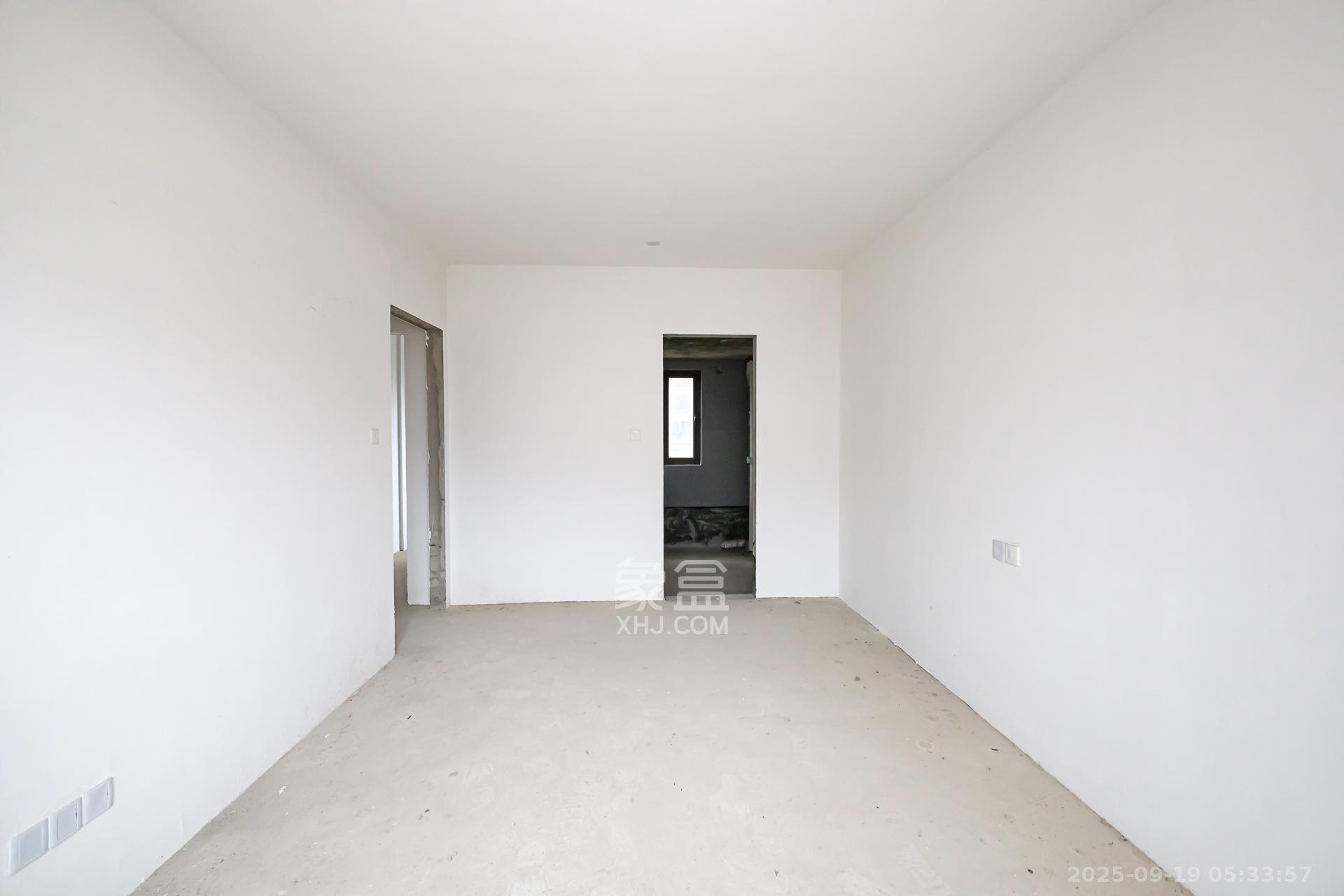 龙湖璟宸原著（龙湖紫宸）  3室2厅2卫    118.0万卧室