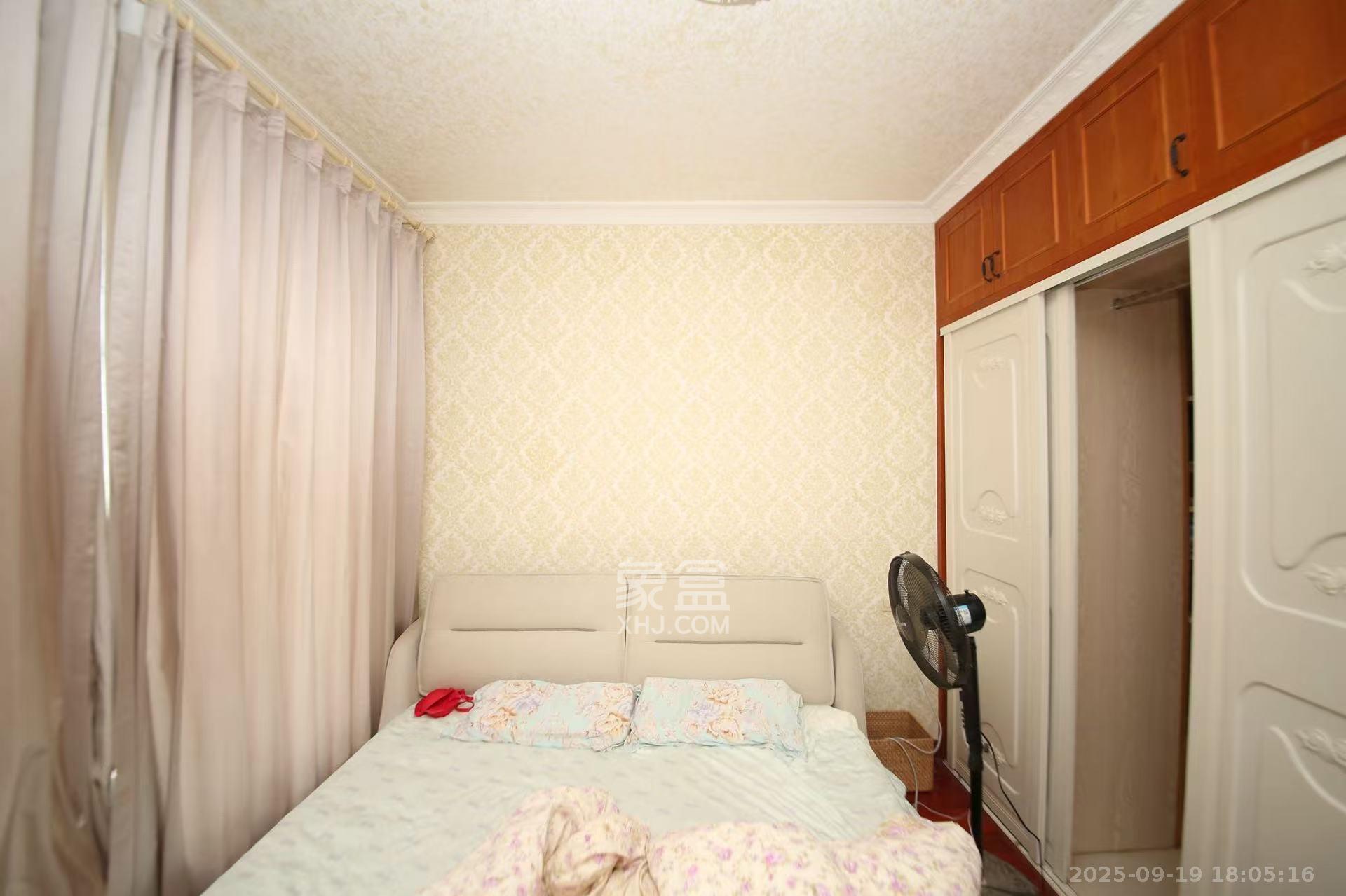 卓越蔚蓝城邦  3室2厅2卫    2600.0元/月室内图