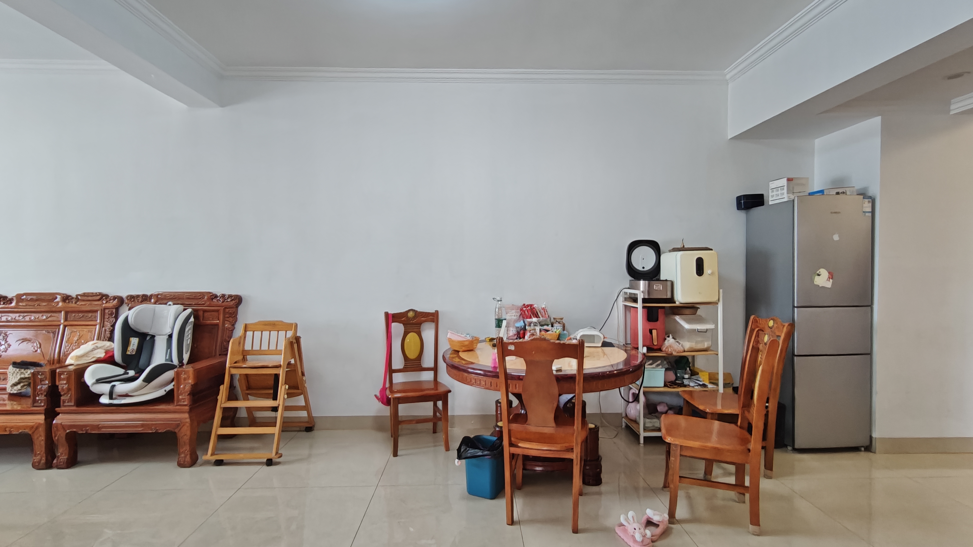 海悦东方 2室2厅1卫 155.0万 海悦东方 2室2厅1卫 155.0万客厅