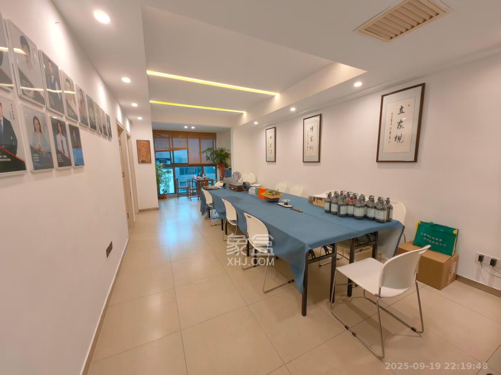 华晨国际公馆  2室2厅1卫    3000.0元/月室内图