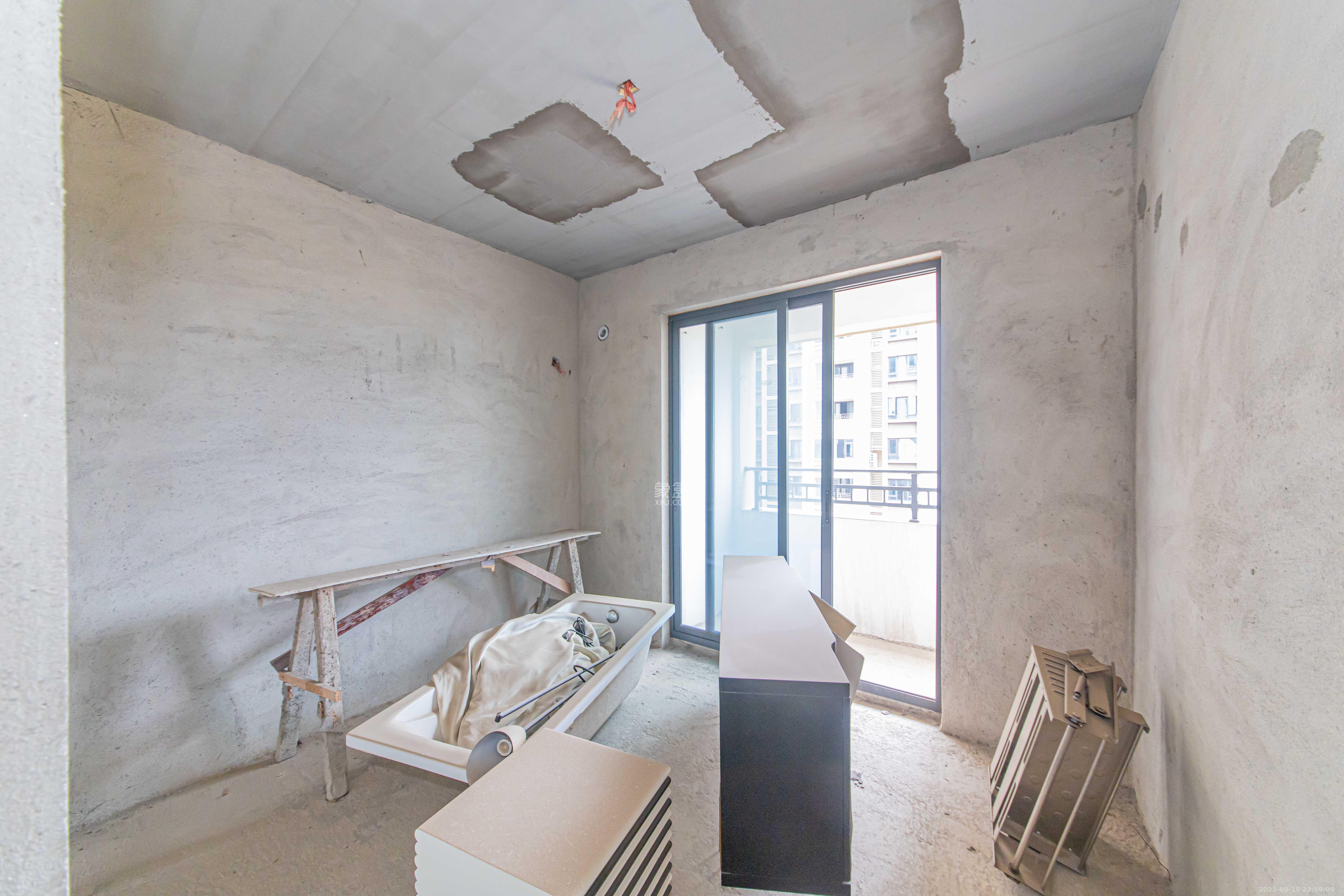 和泓融成府  4室2厅2卫    85.0万卧室