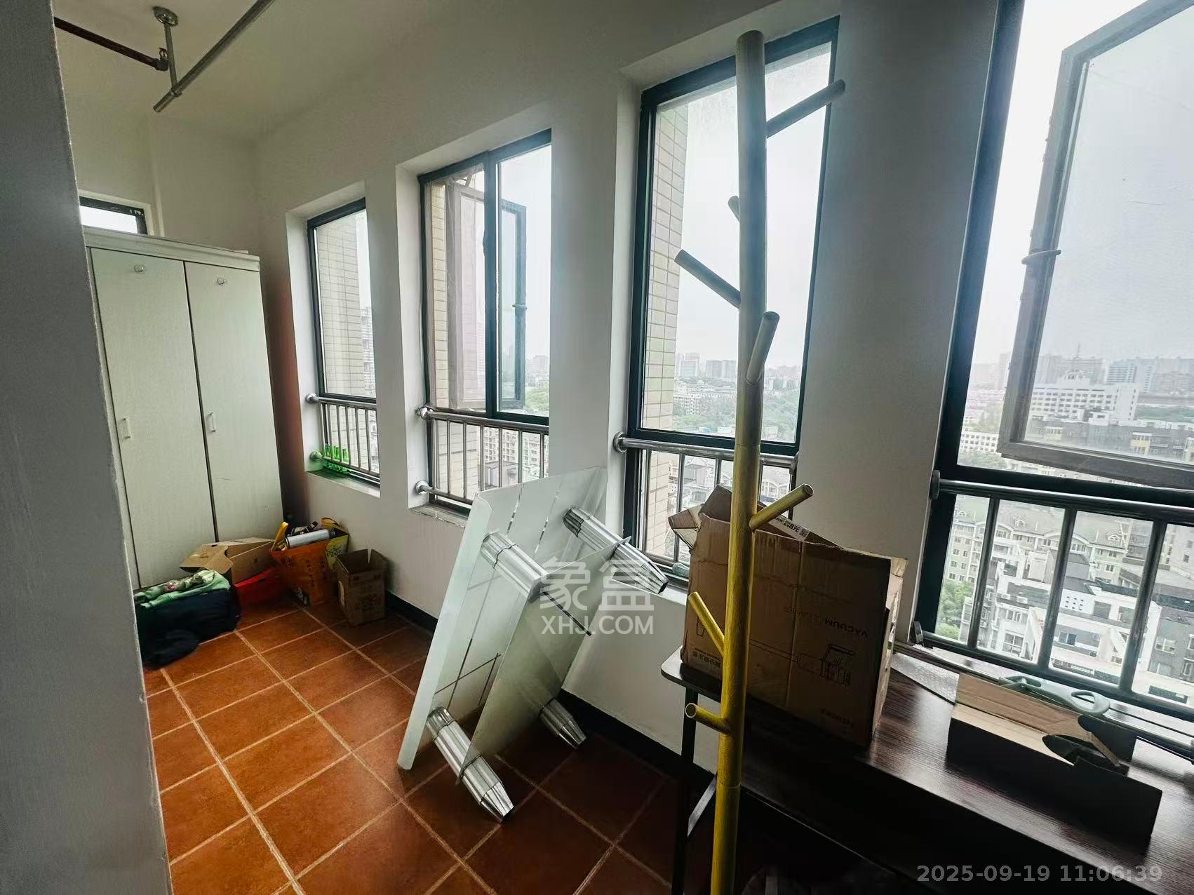 天鸿天府（天鸿中央大院）  1室2厅1卫    2200.0元/月室内图