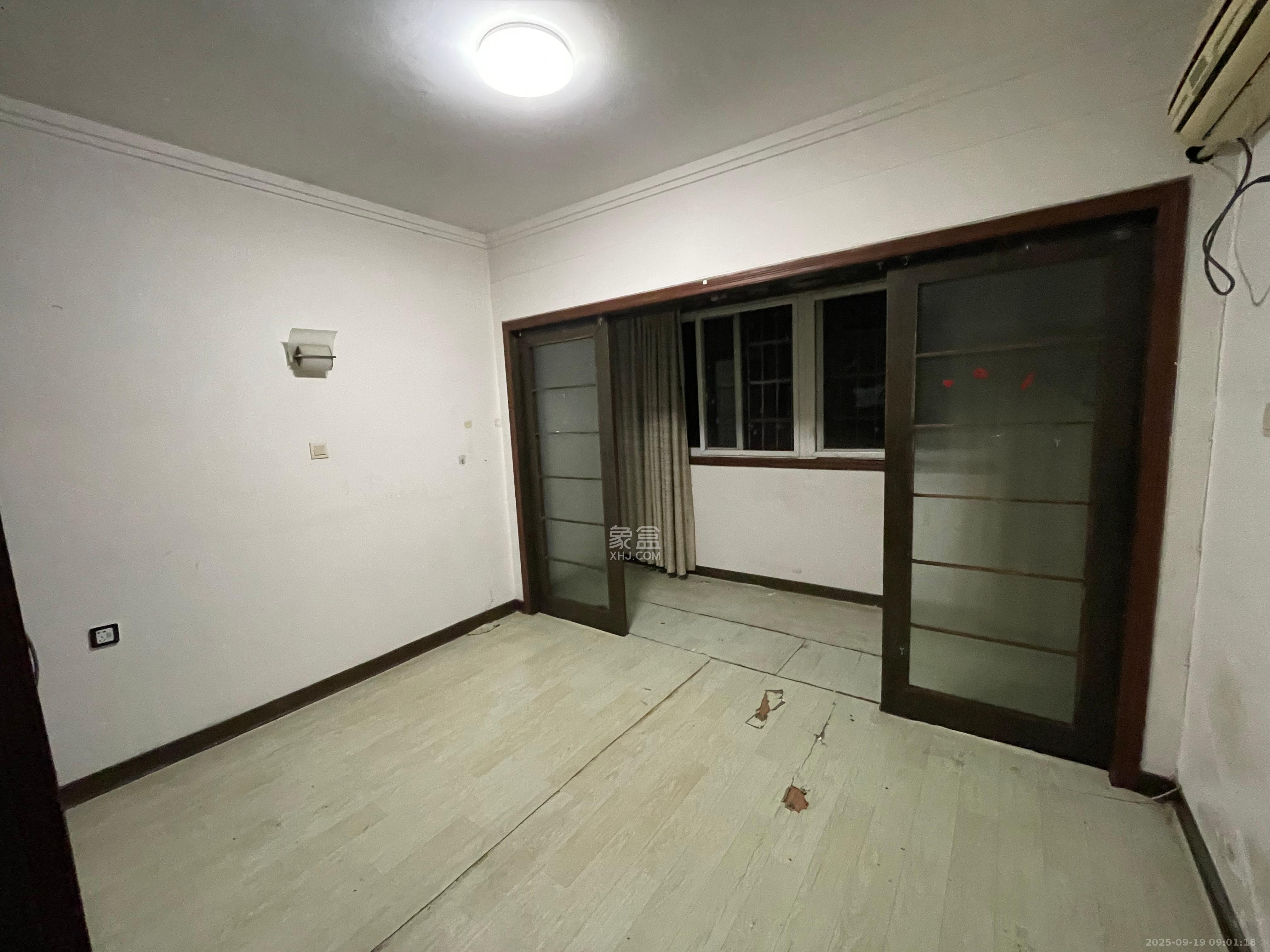 咸嘉新村嘉旺苑  4室2厅2卫    2000.0元/月室内图