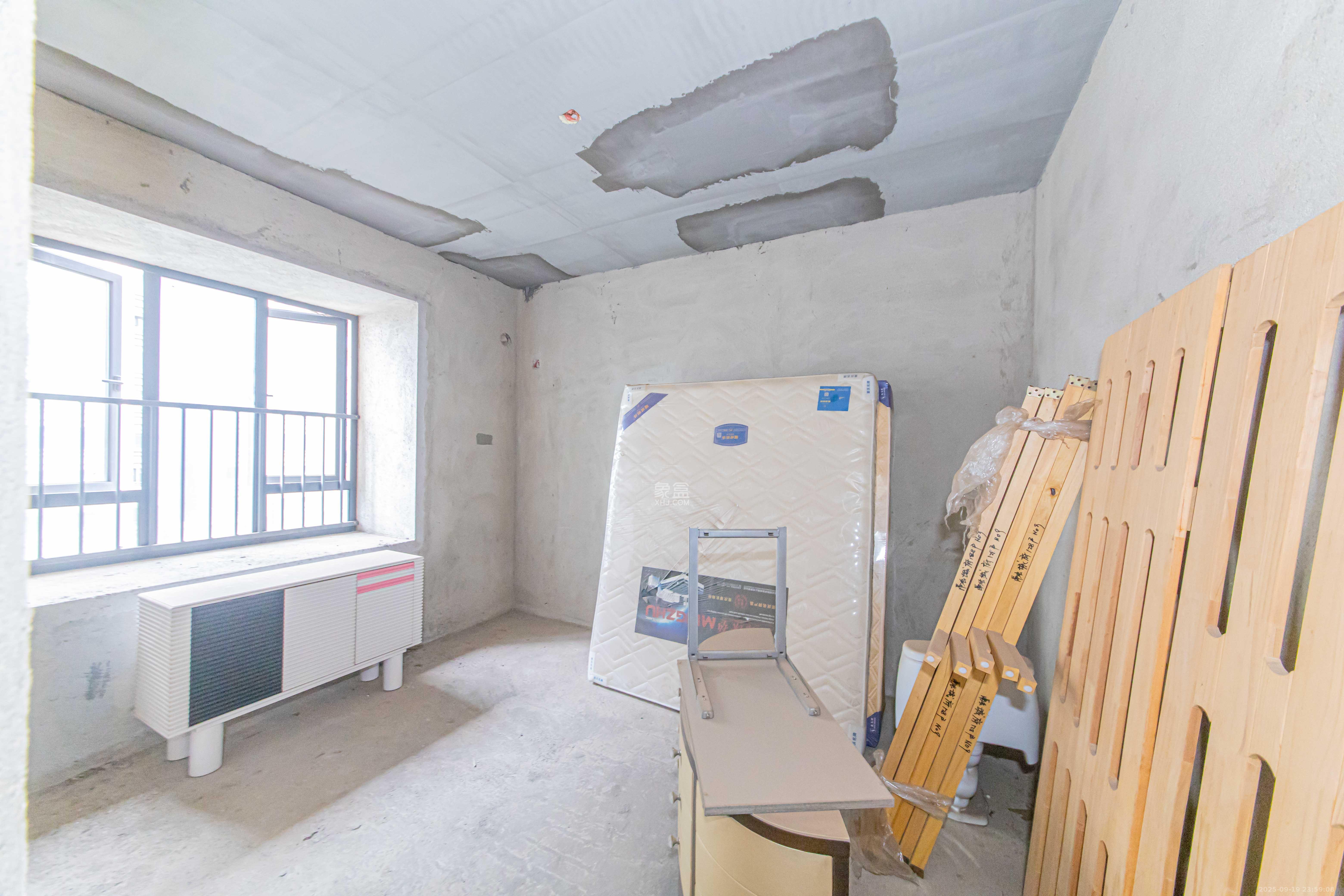 和泓融成府  4室2厅2卫    85.0万卧室