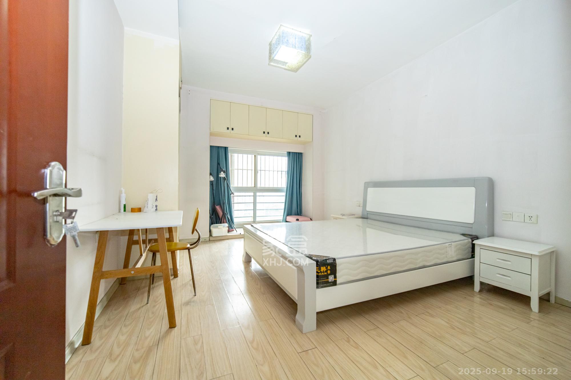 楚天馨苑  3室2厅2卫    68.8万卧室