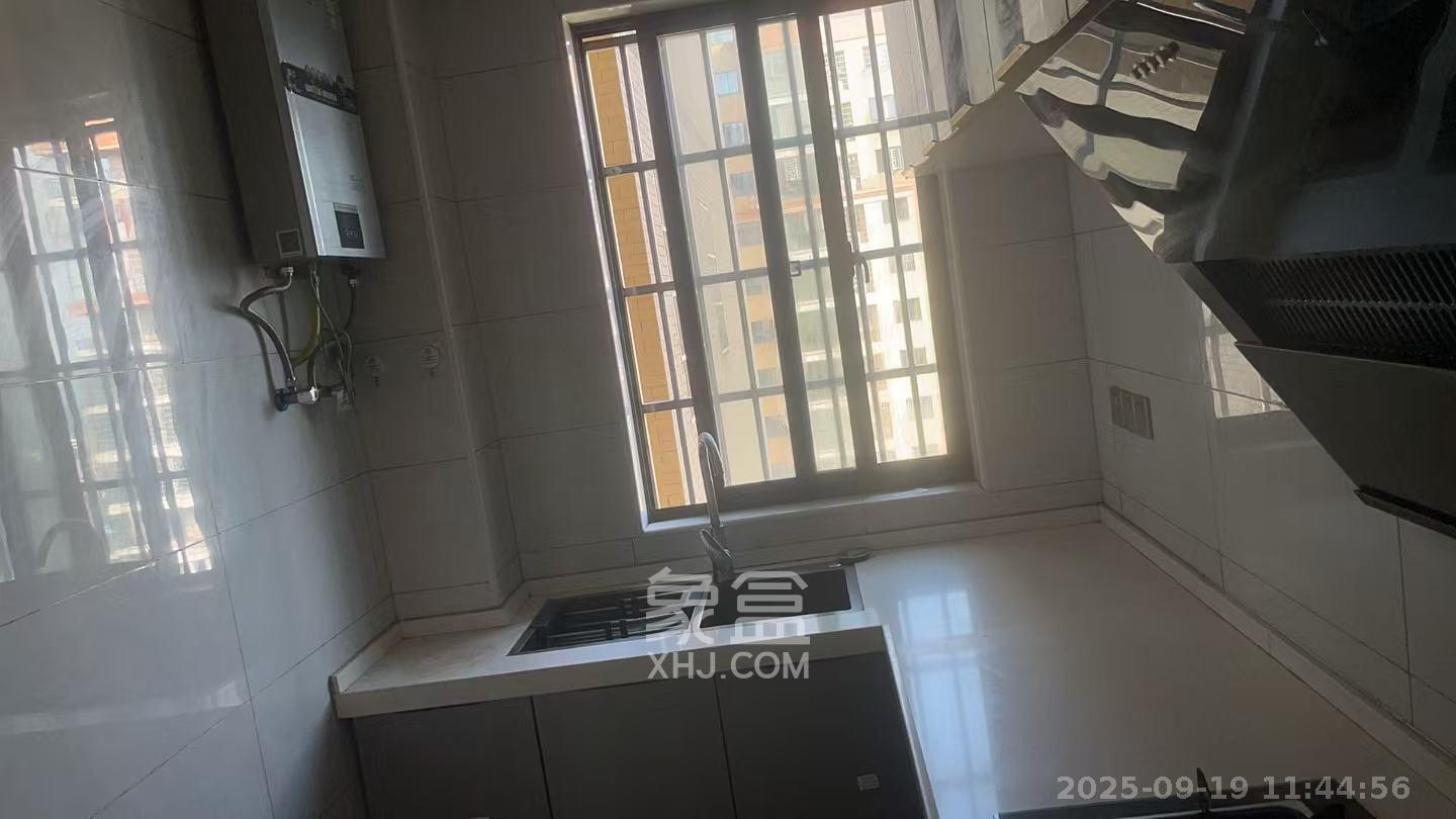 联丰苑 3室2厅2卫 2200.0元/月 联丰苑 3室2厅2卫 2200.0元/月室内图