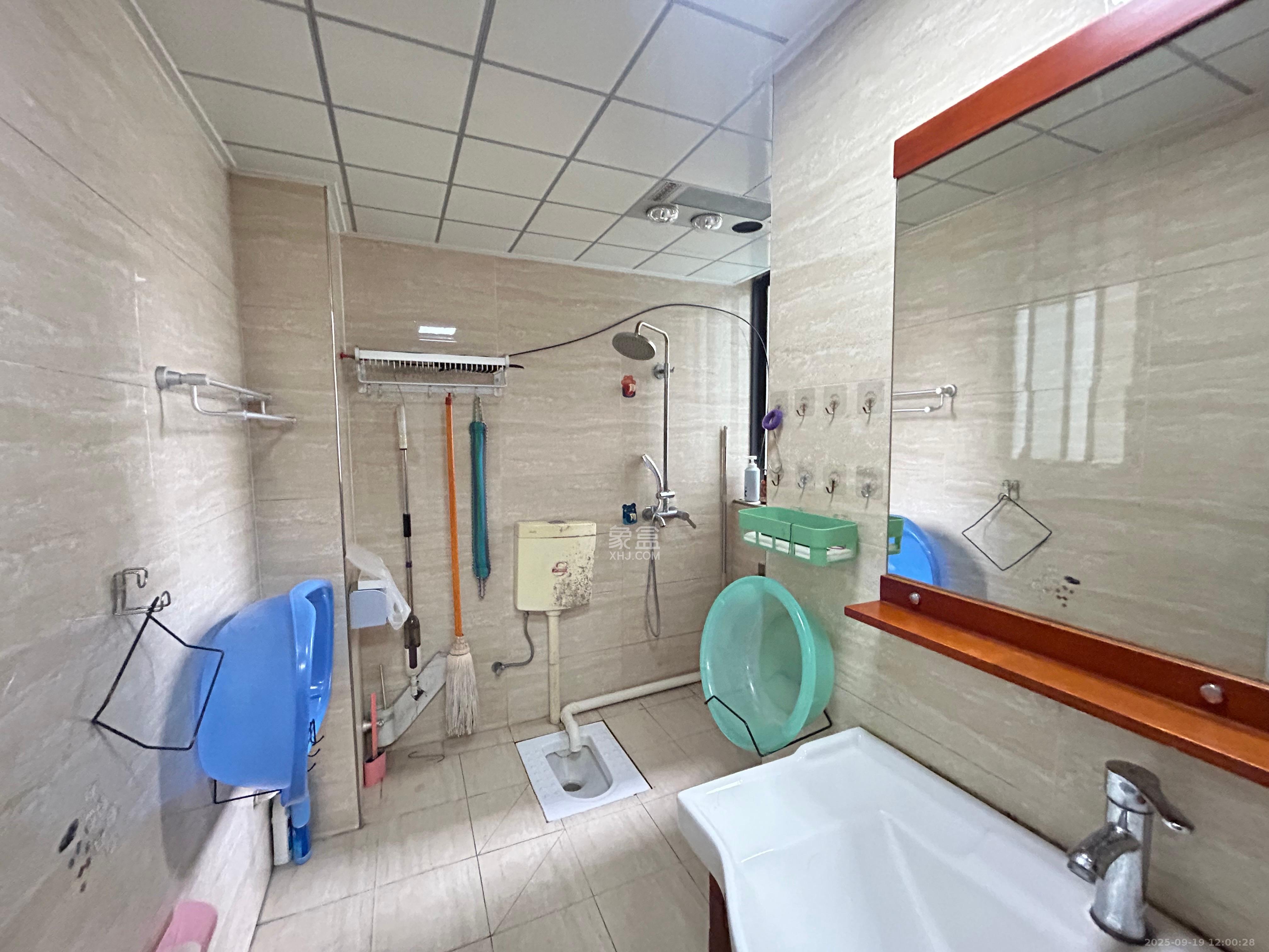 阳光100一期、四五期 3室2厅1卫 2200.0元/月 阳光100一期、四五期 3室2厅1卫 2200.0元/月室内图