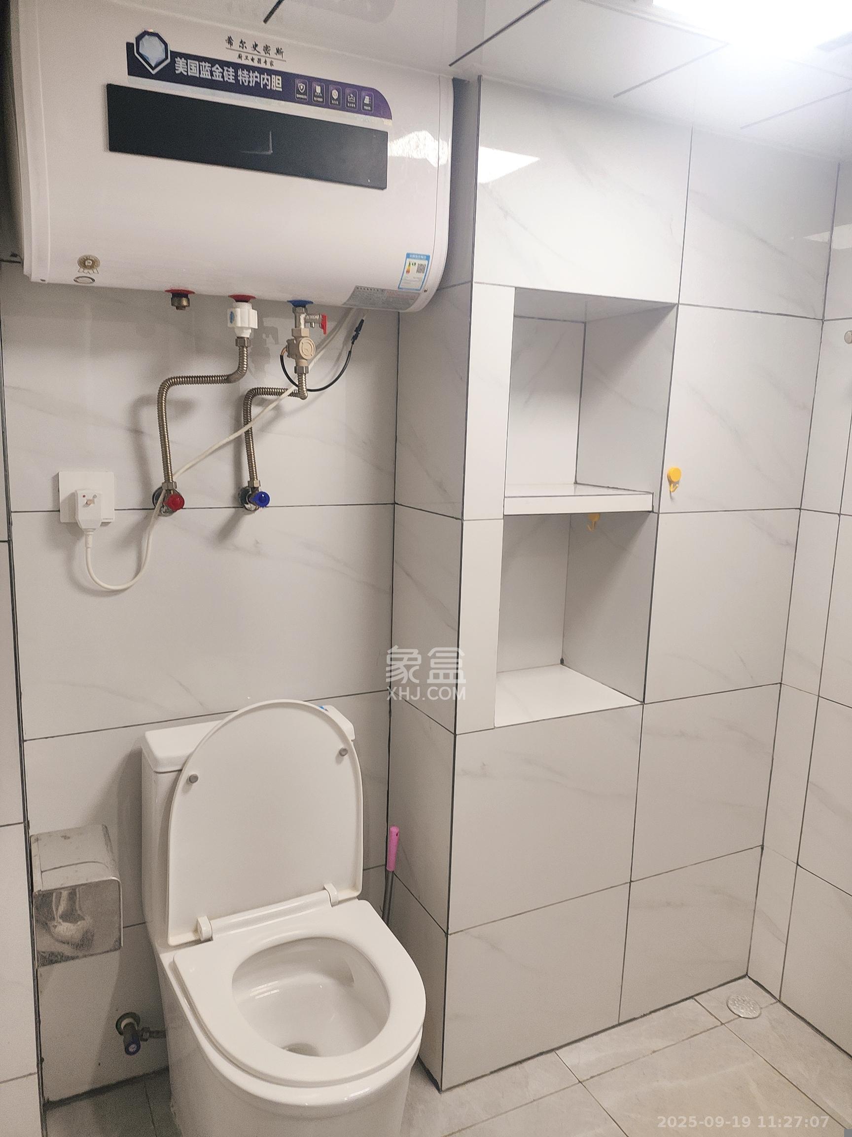 金茂建发泊悦  2室2厅1卫    2100.0元/月室内图
