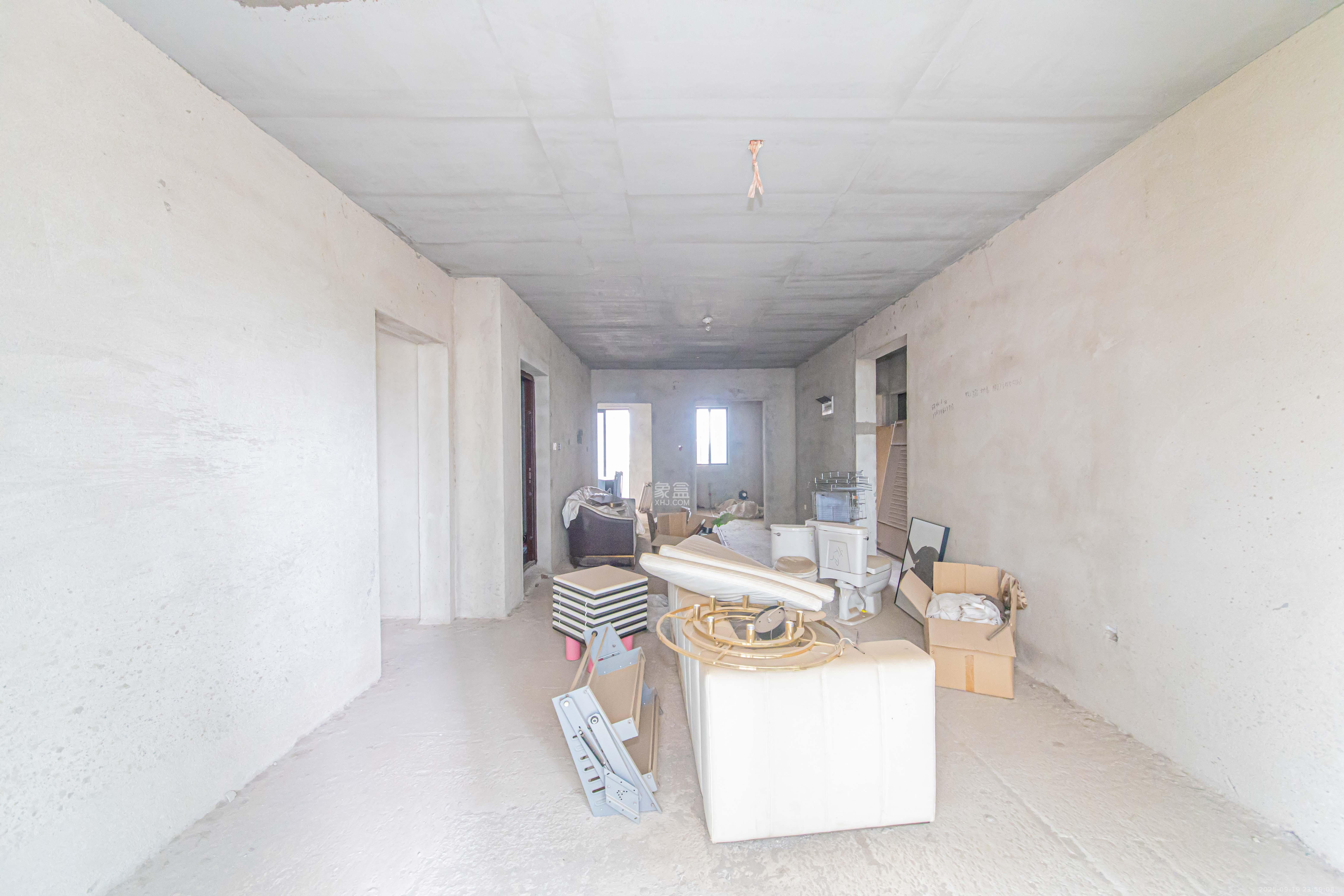 和泓融成府  4室2厅2卫    85.0万客厅