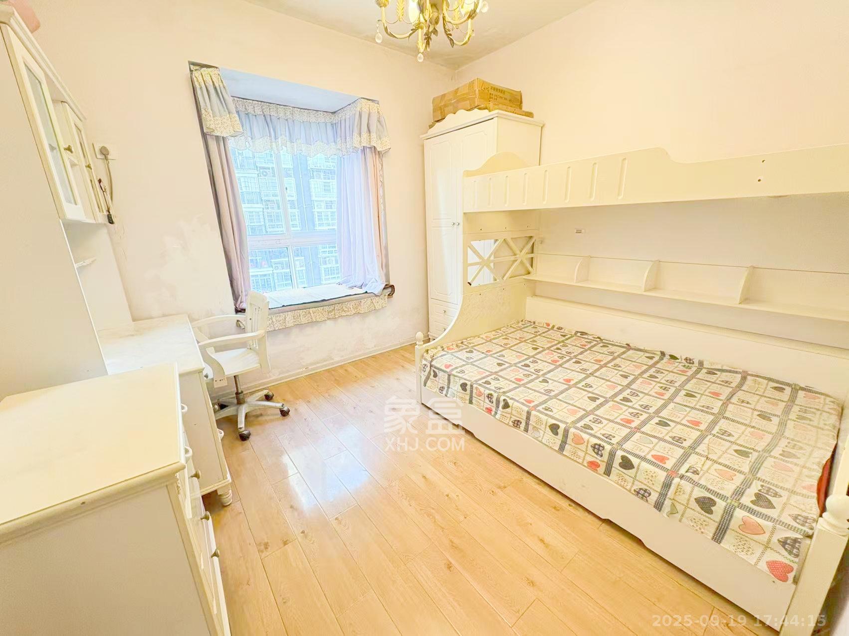 世景华庭  3室2厅2卫    1800.0元/月室内图