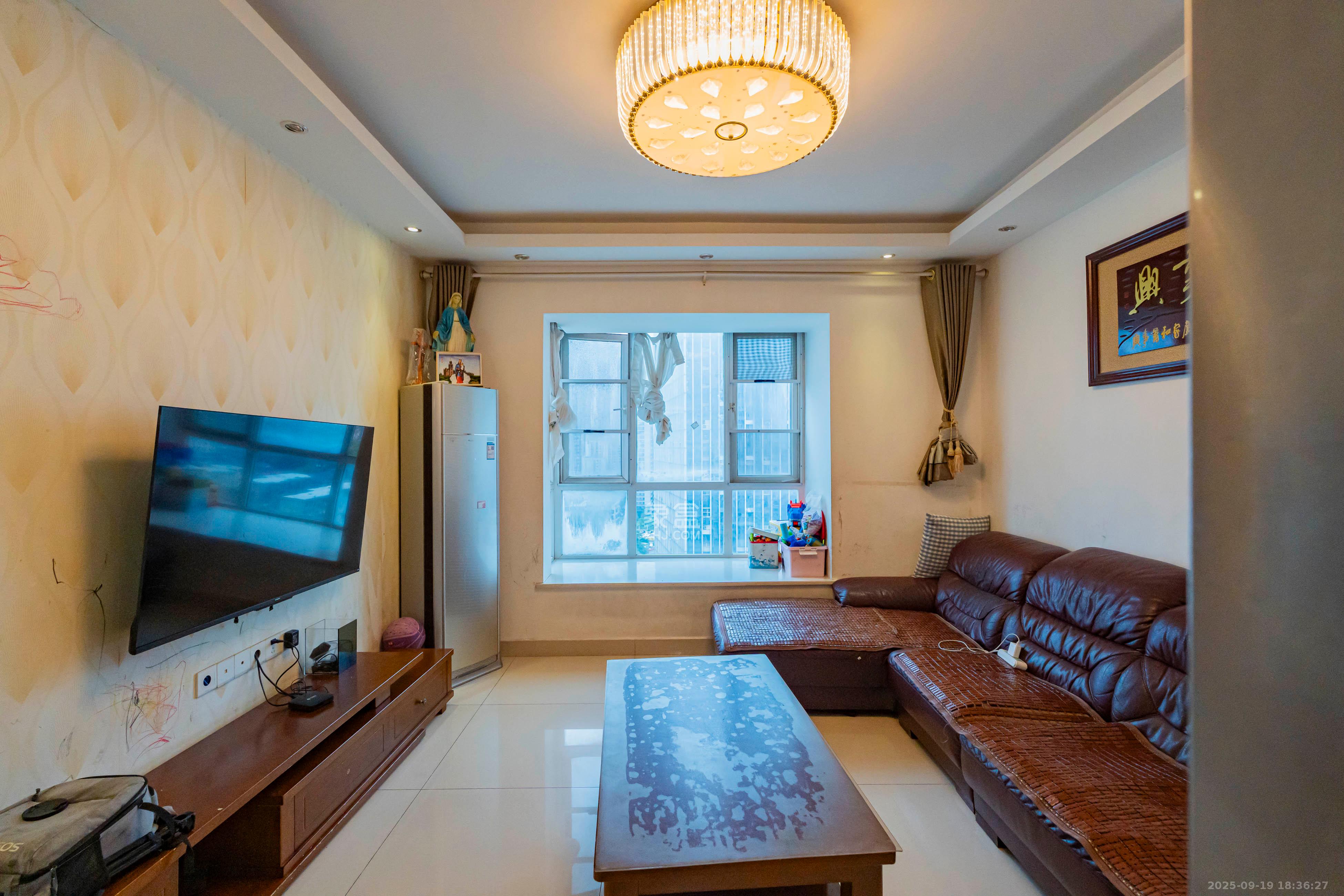 凯乐国际城  3室2厅1卫    120.0万 凯乐国际城  3室2厅1卫    120.0万客厅