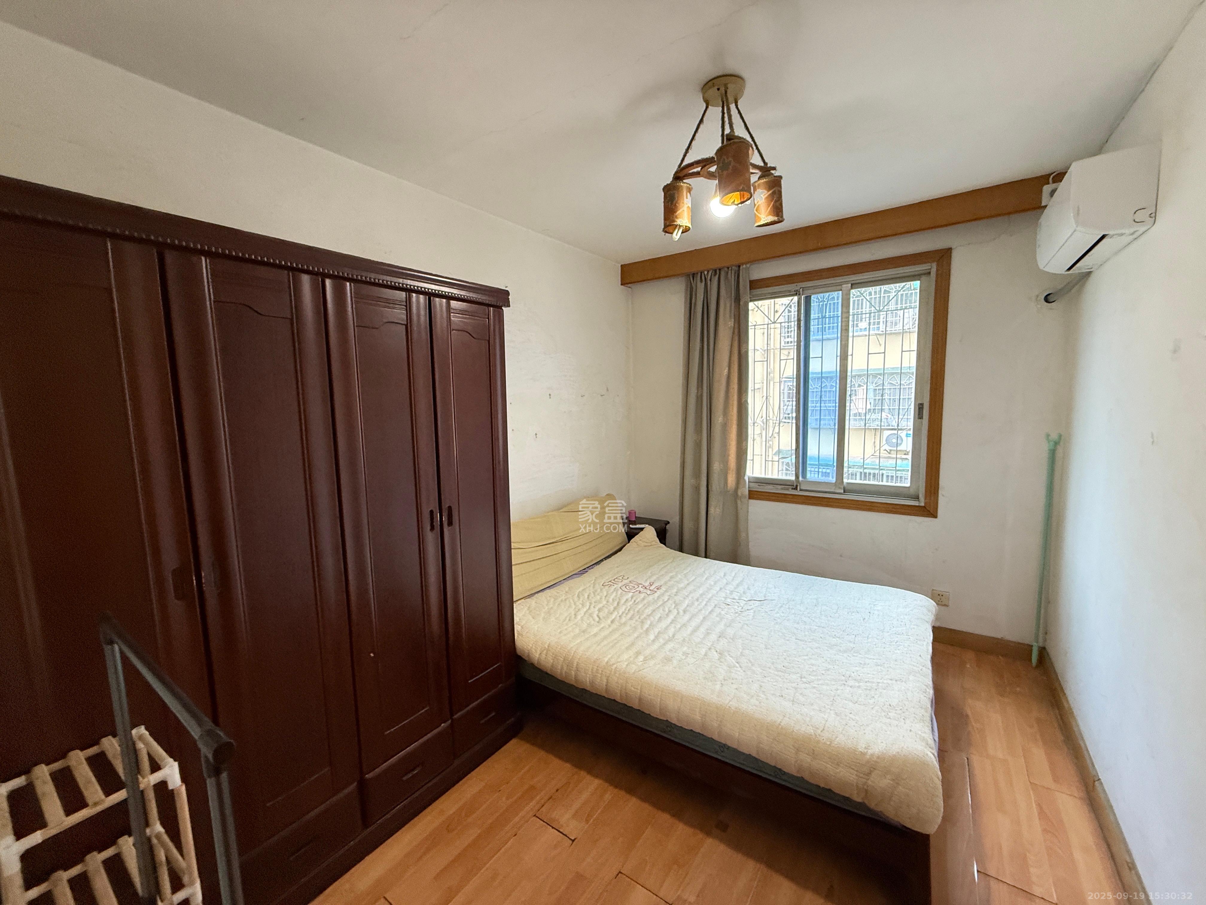 石子冲巷  3室1厅1卫    1700.0元/月 石子冲巷  3室1厅1卫    1700.0元/月室内图