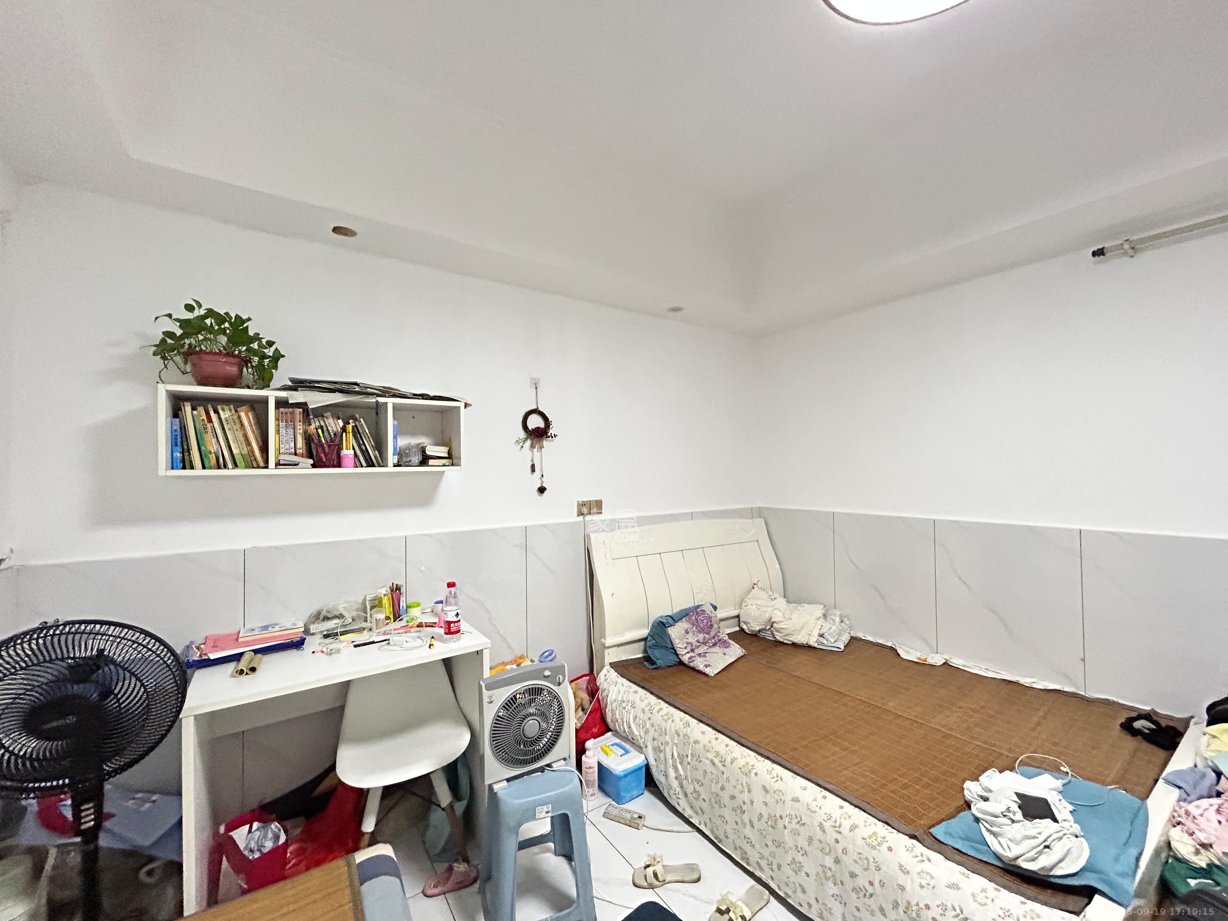 金鼎公园尚  1室1厅1卫    1200.0元/月室内图