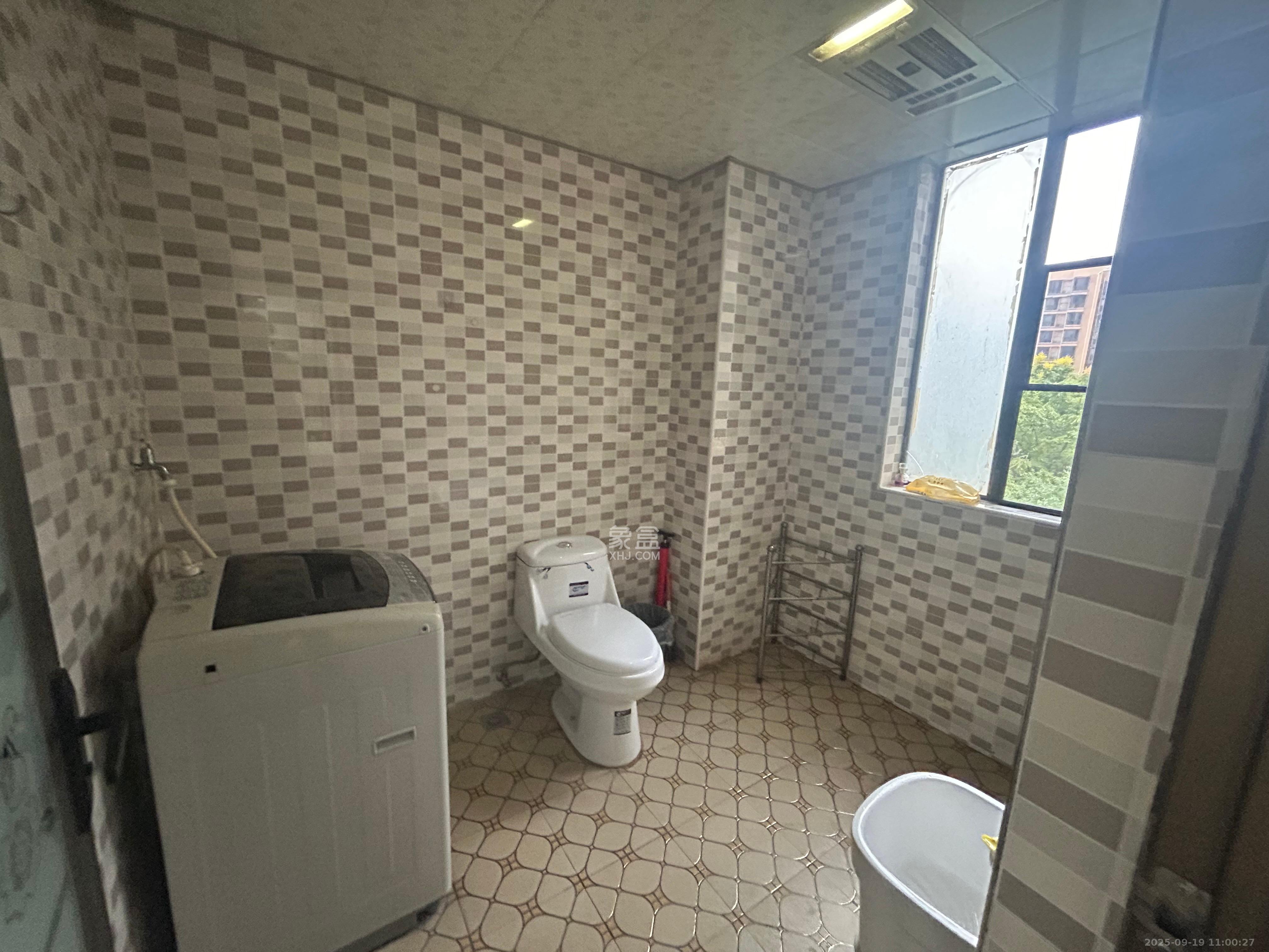 兴威帕克水岸  3室2厅2卫    2400.0元/月室内图