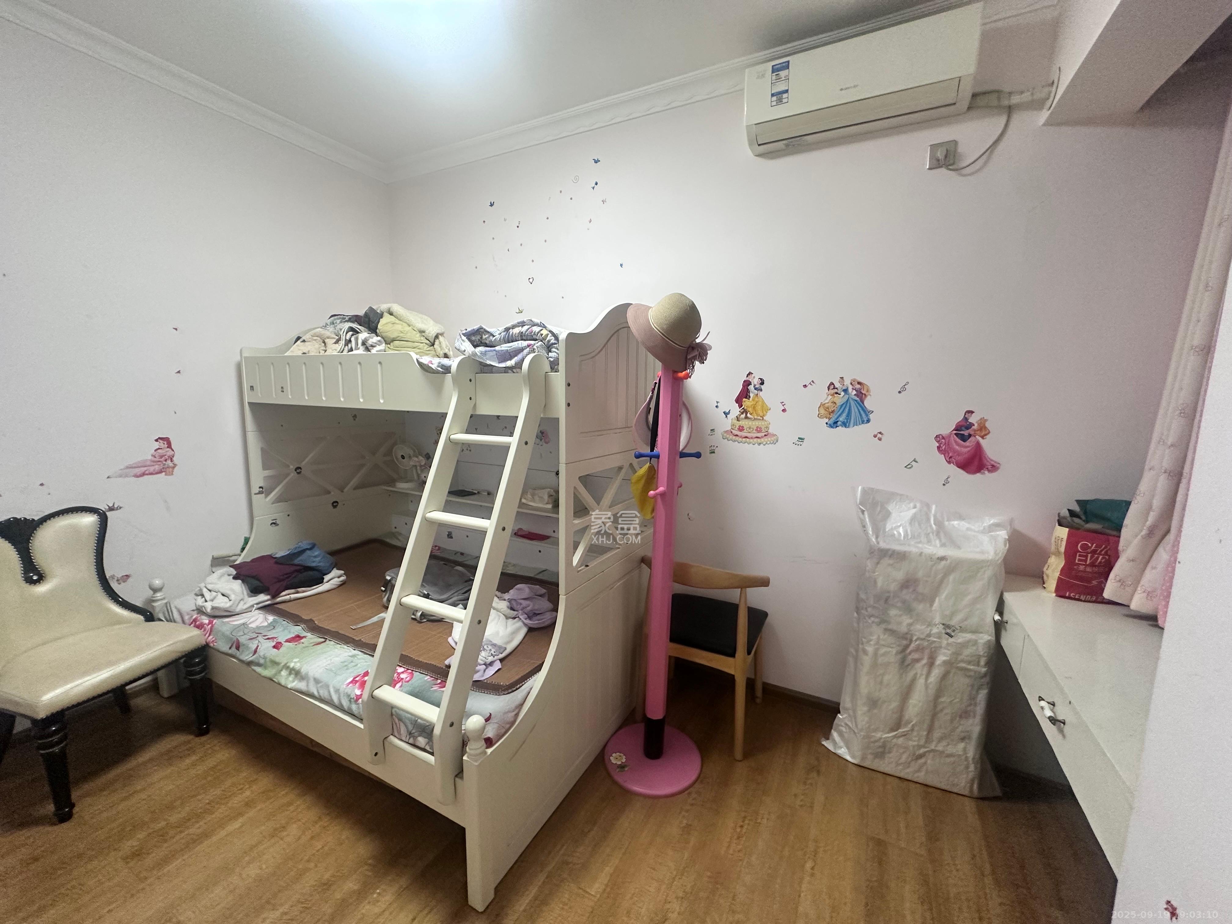 滨江一号(丰泰花园) 3室2厅1卫 1800.0元/月 滨江一号(丰泰花园) 3室2厅1卫 1800.0元/月室内图