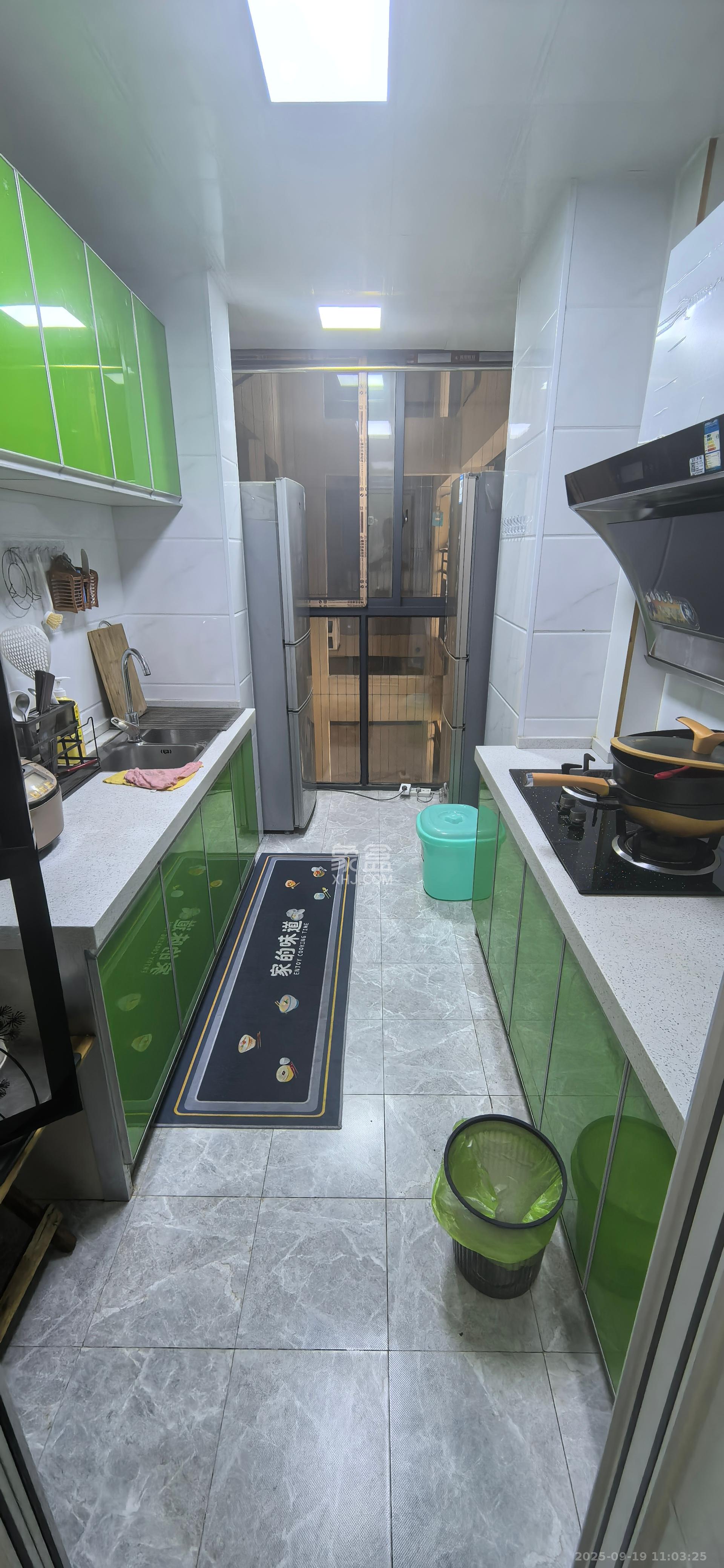 蓝光幸福满庭  3室2厅1卫   2200.00元/月室内图