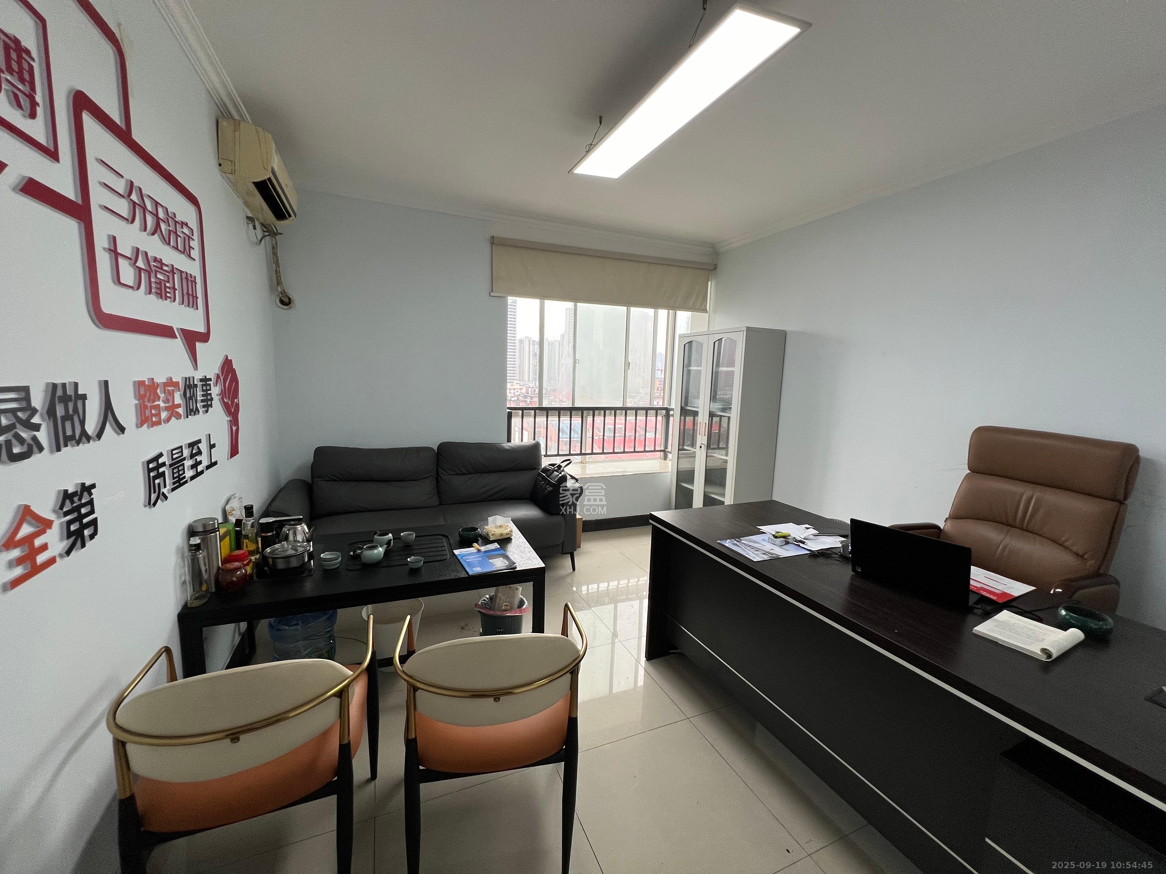 高桥现代商贸城 3室2厅1卫 2700.0元/月 高桥现代商贸城 3室2厅1卫 2700.0元/月室内图