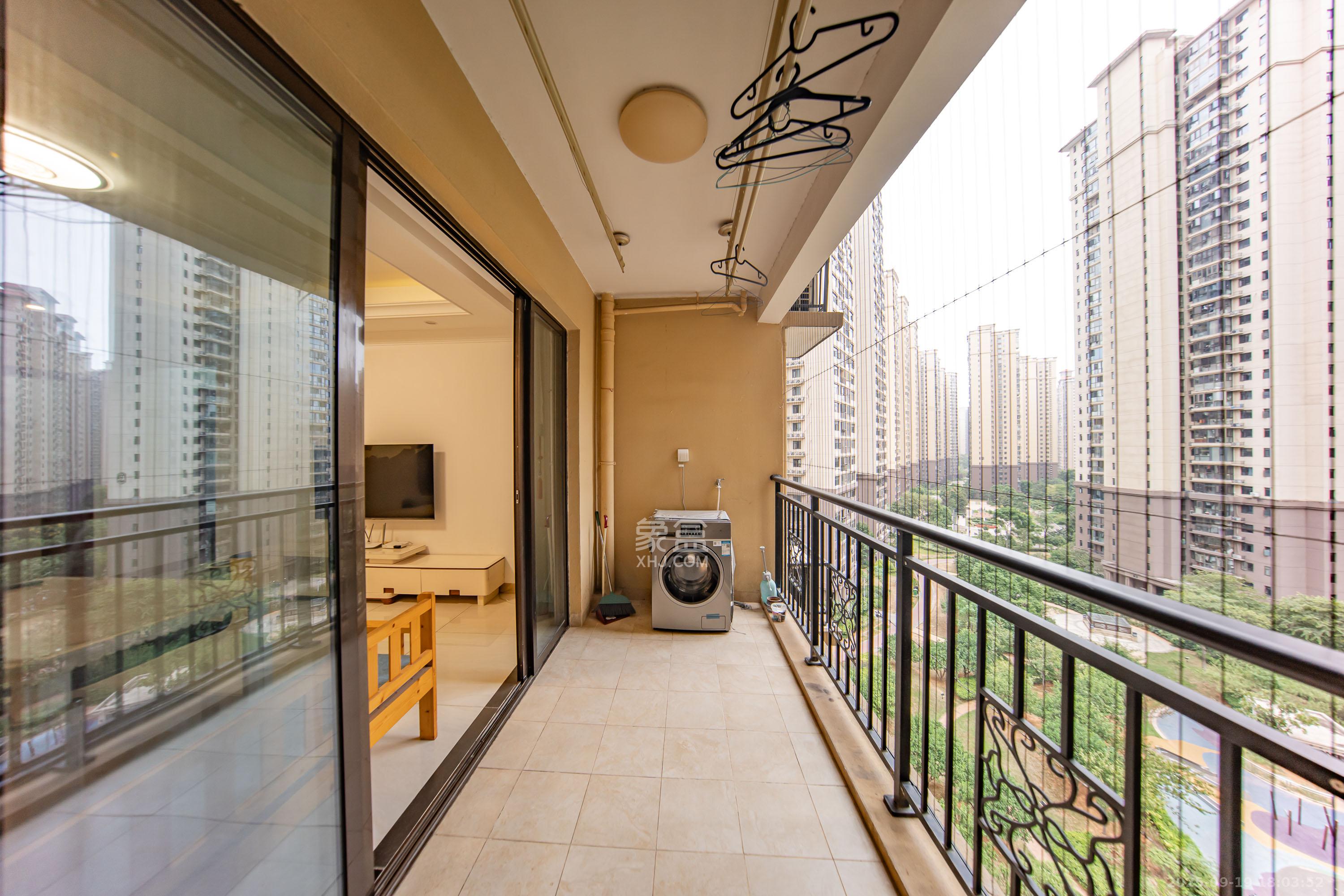 江山帝景哈佛  3室2厅2卫    88.0万阳台