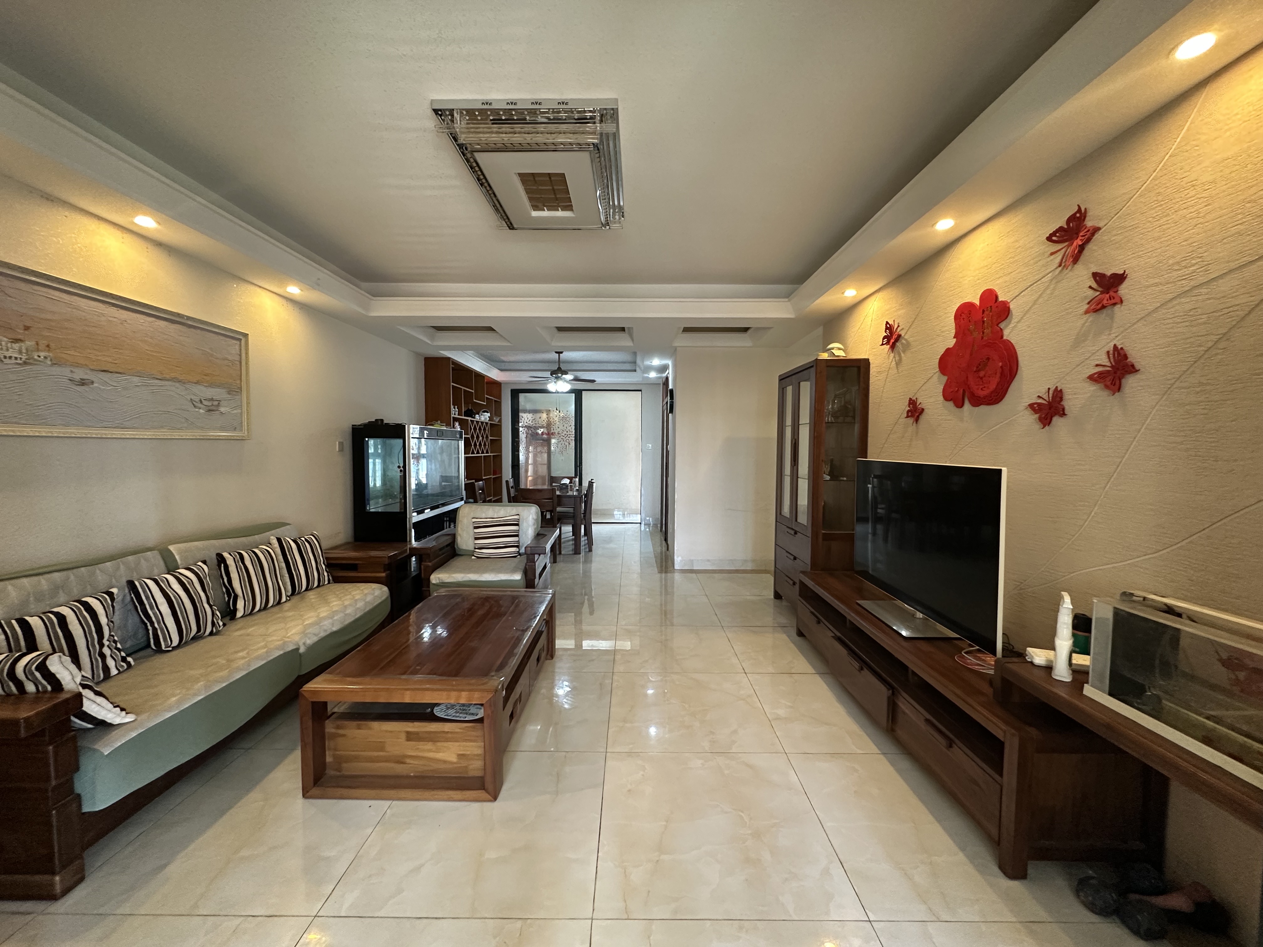 海阔天空-国瑞城二期(雅仕苑) 4室2厅2卫 5600.0元/月 海阔天空-国瑞城二期(雅仕苑) 4室2厅2卫 5600.0元/月室内图