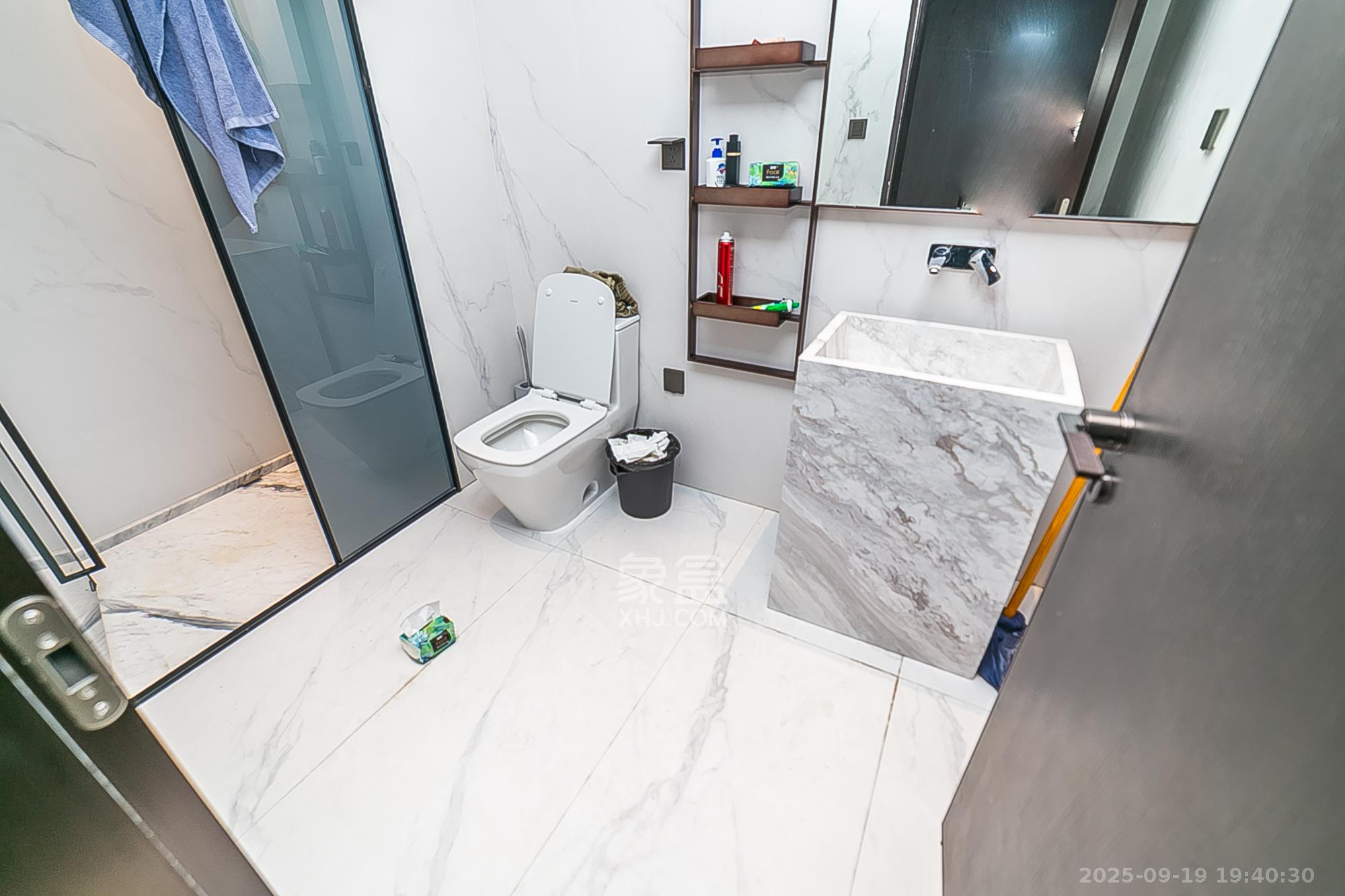 万科紫台 4室2厅3卫 330.0万 万科紫台 4室2厅3卫 330.0万卫生间