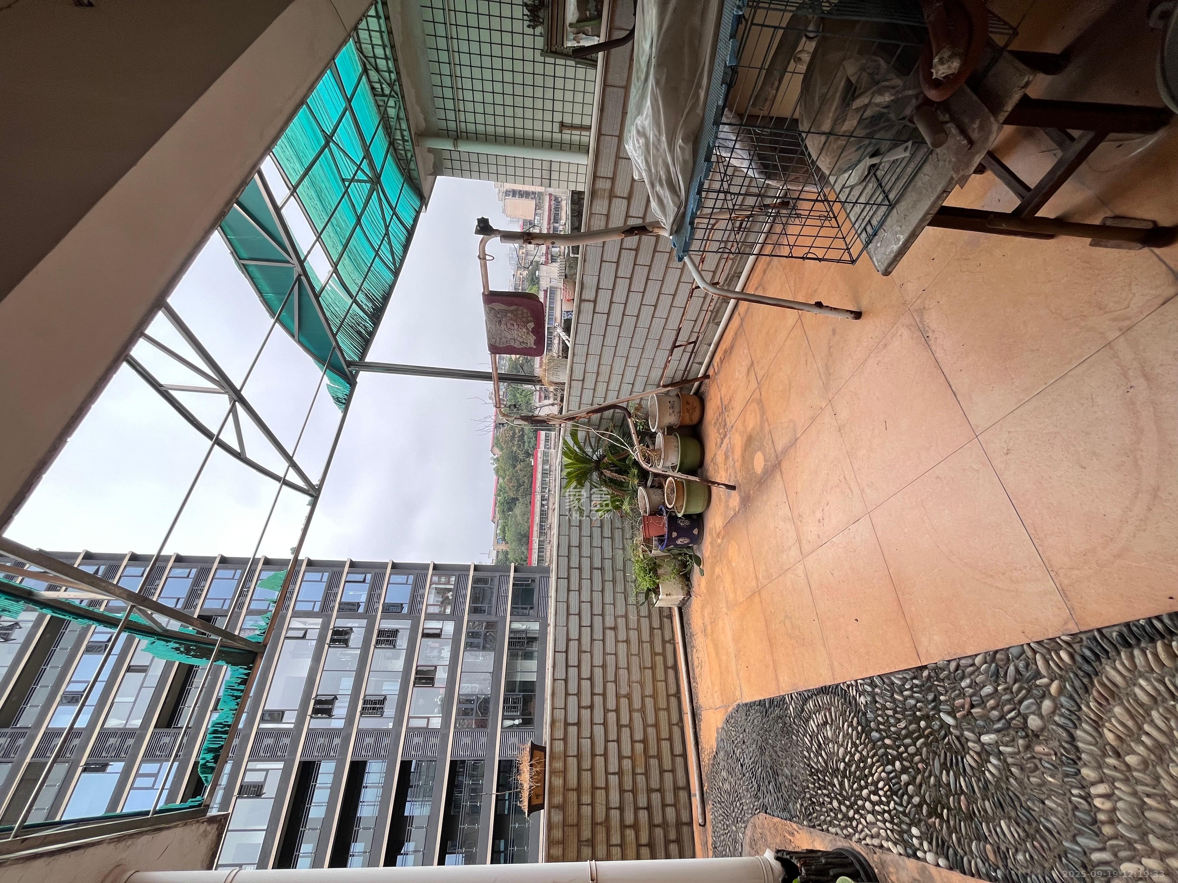 森宇佳园 4室2厅1卫 2400.0元/月 森宇佳园 4室2厅1卫 2400.0元/月室内图