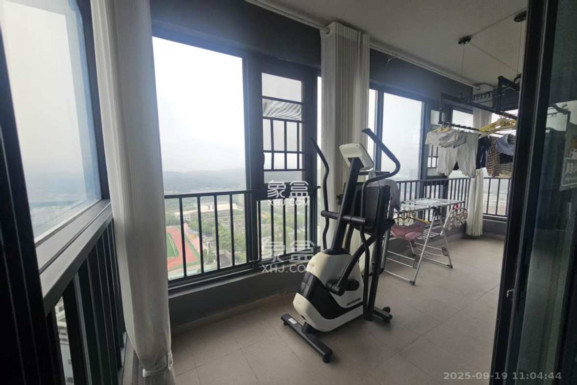 旭辉都会山 4室2厅3卫 10000.0元/月 旭辉都会山 4室2厅3卫 10000.0元/月户型图